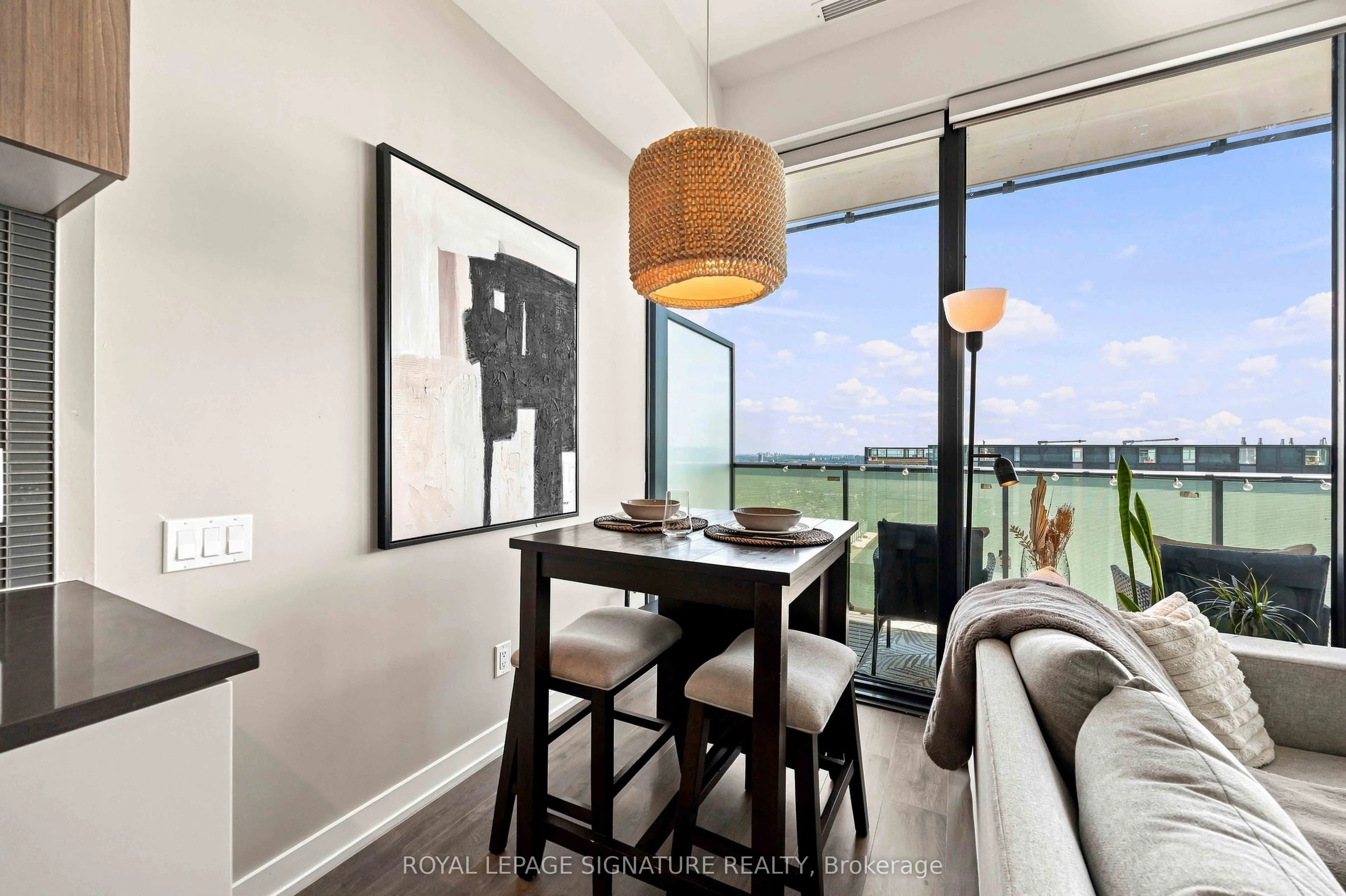 161 Roehampton Avenue #4305