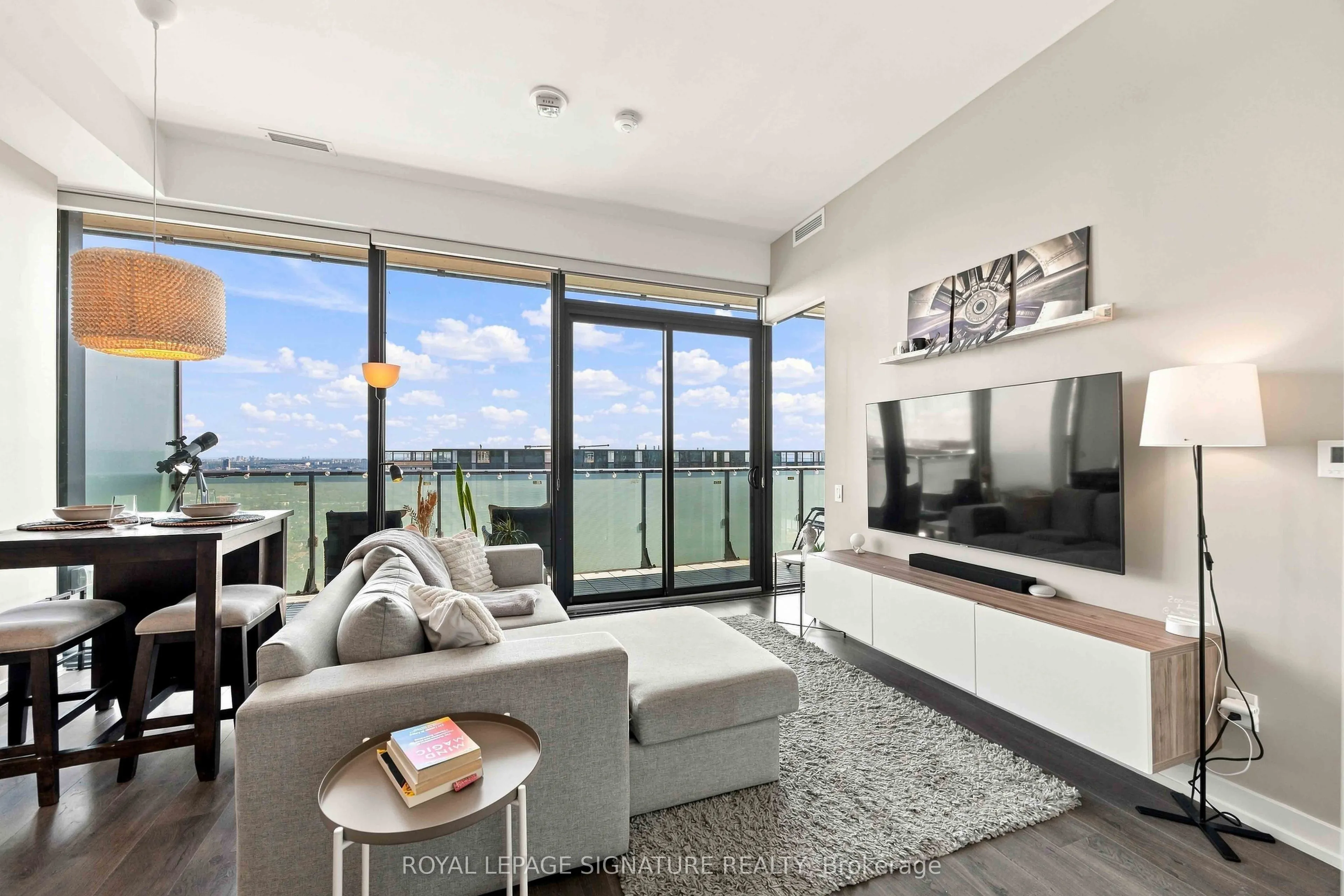 161 Roehampton Avenue #4305