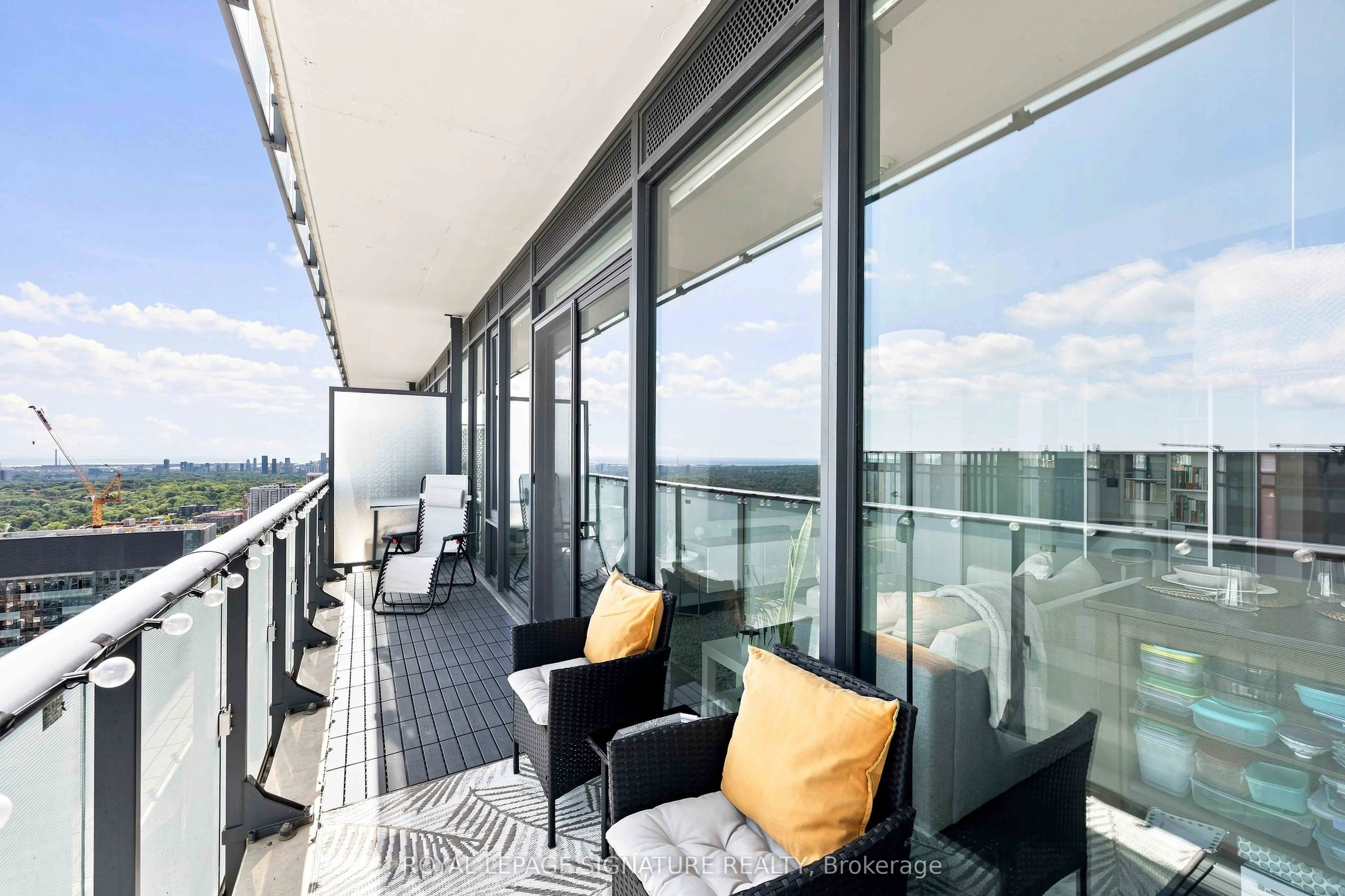 161 Roehampton Avenue #4305