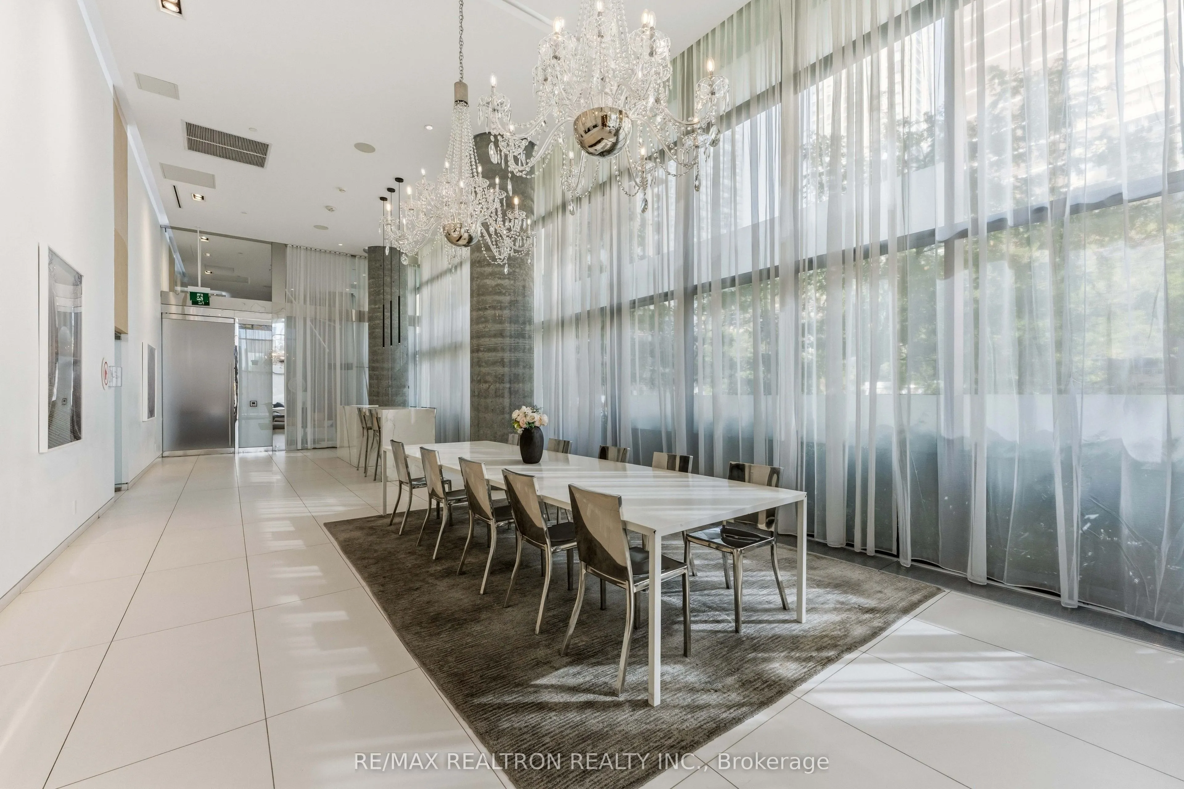 185 Roehampton Avenue #510