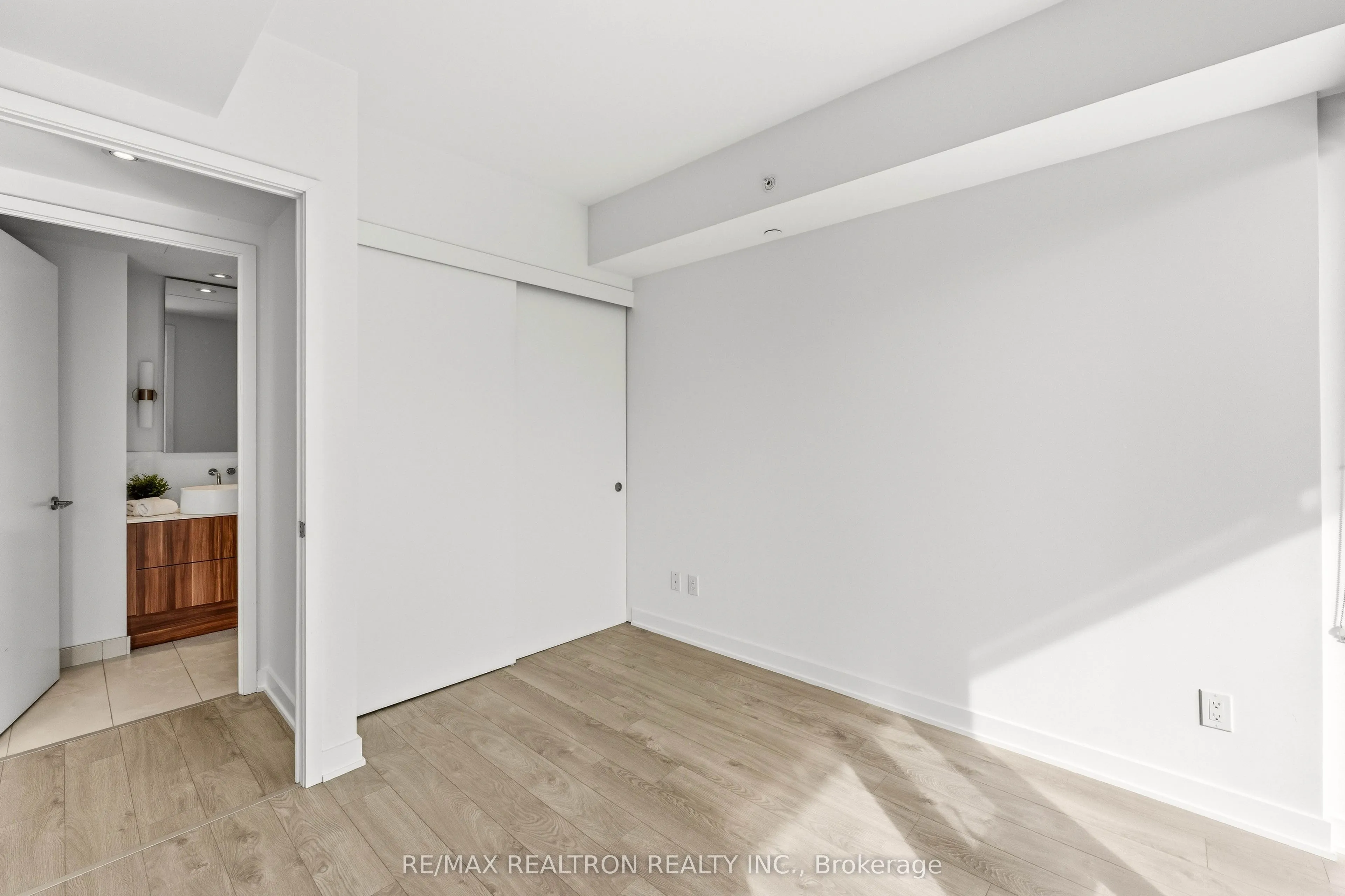 185 Roehampton Avenue #510