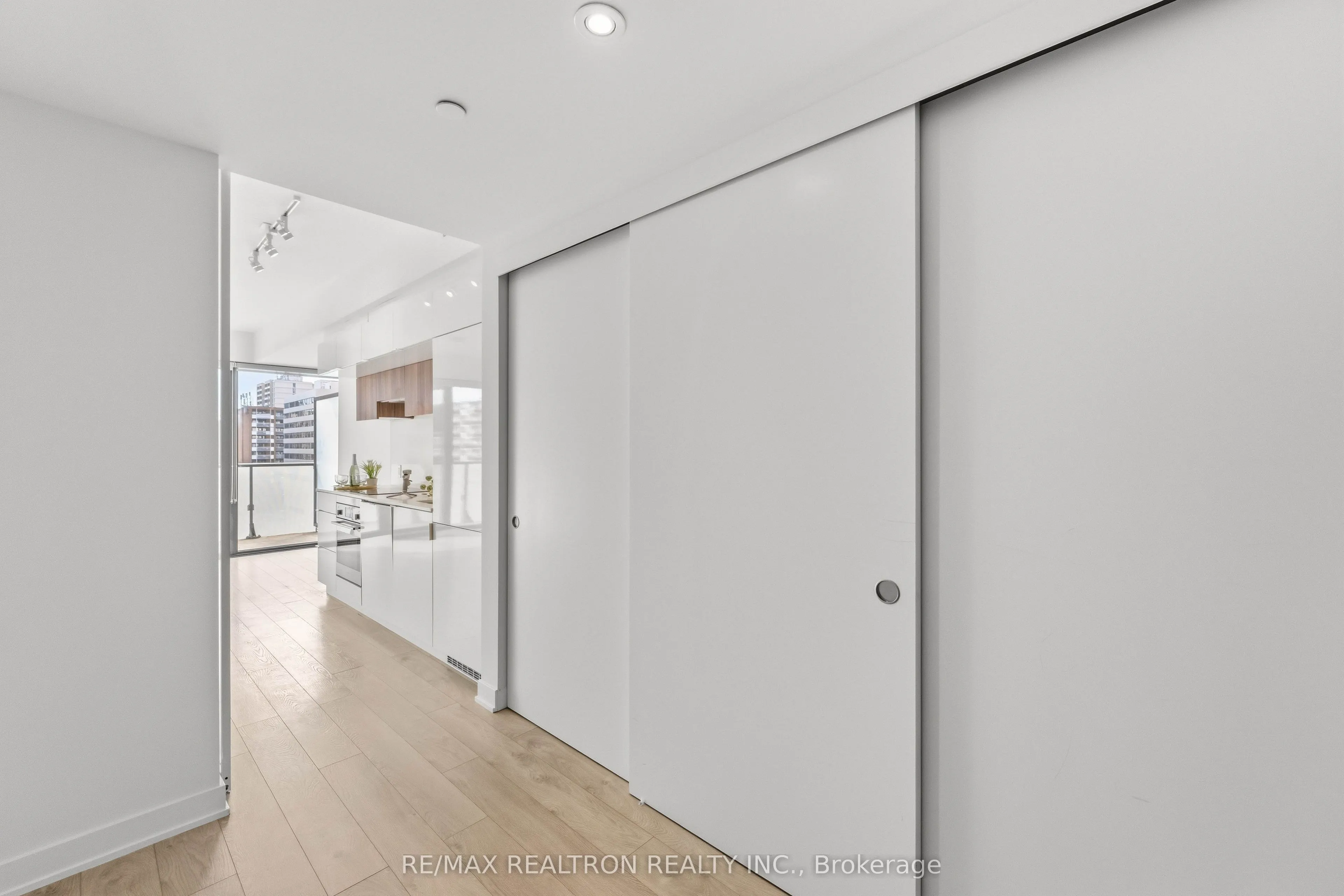 185 Roehampton Avenue #510