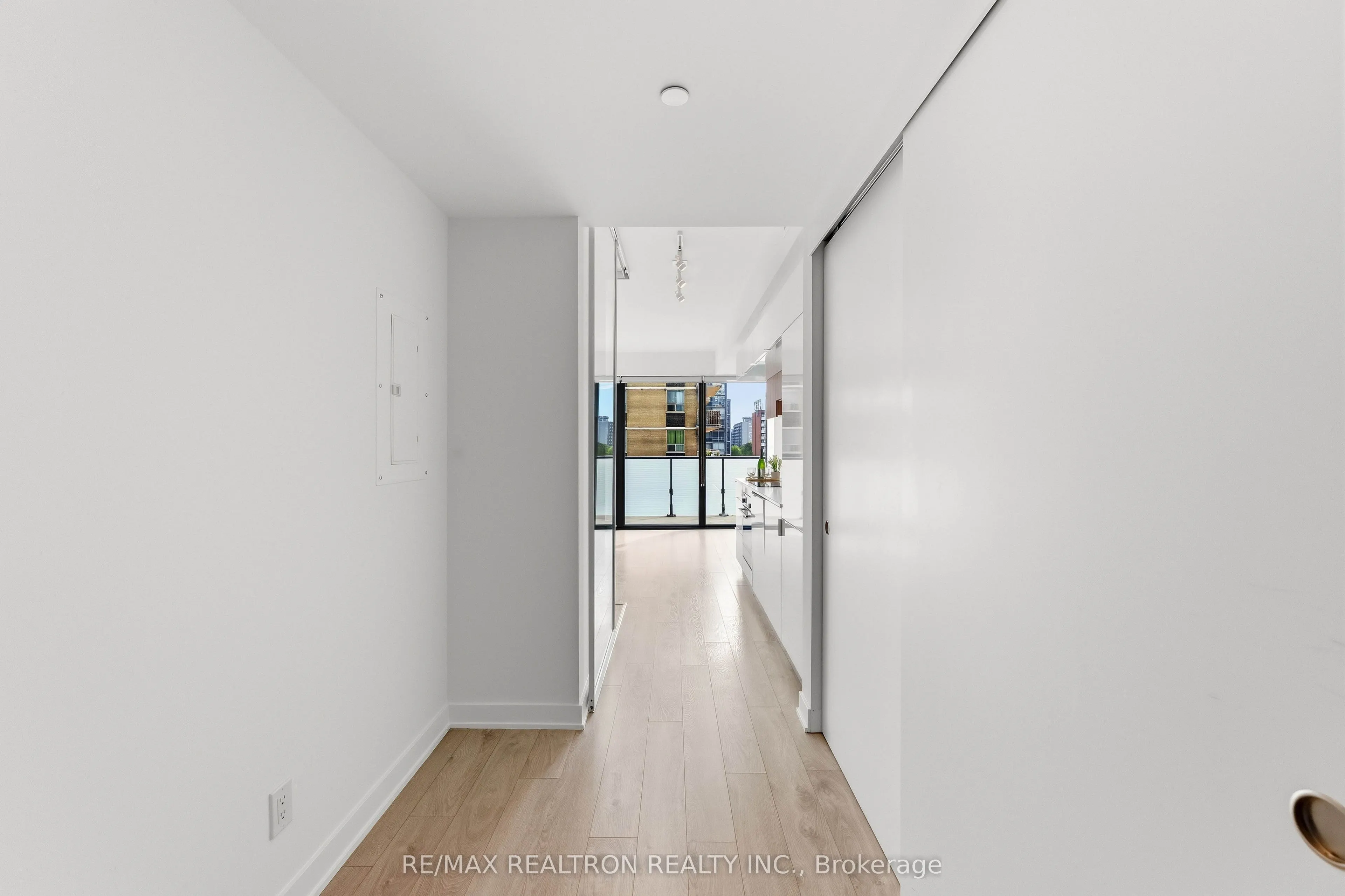 185 Roehampton Avenue #510