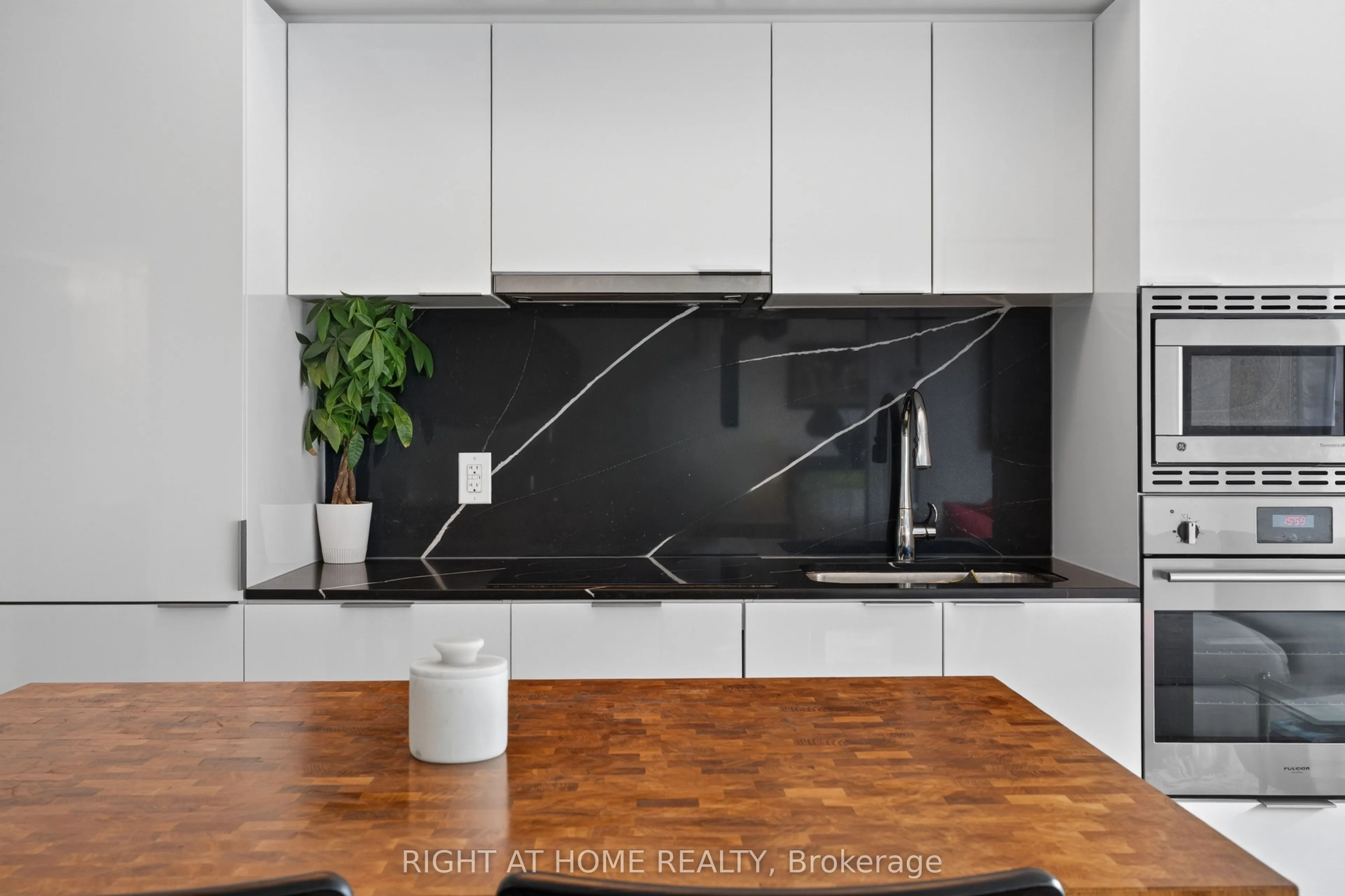 955 BAY Street #1809