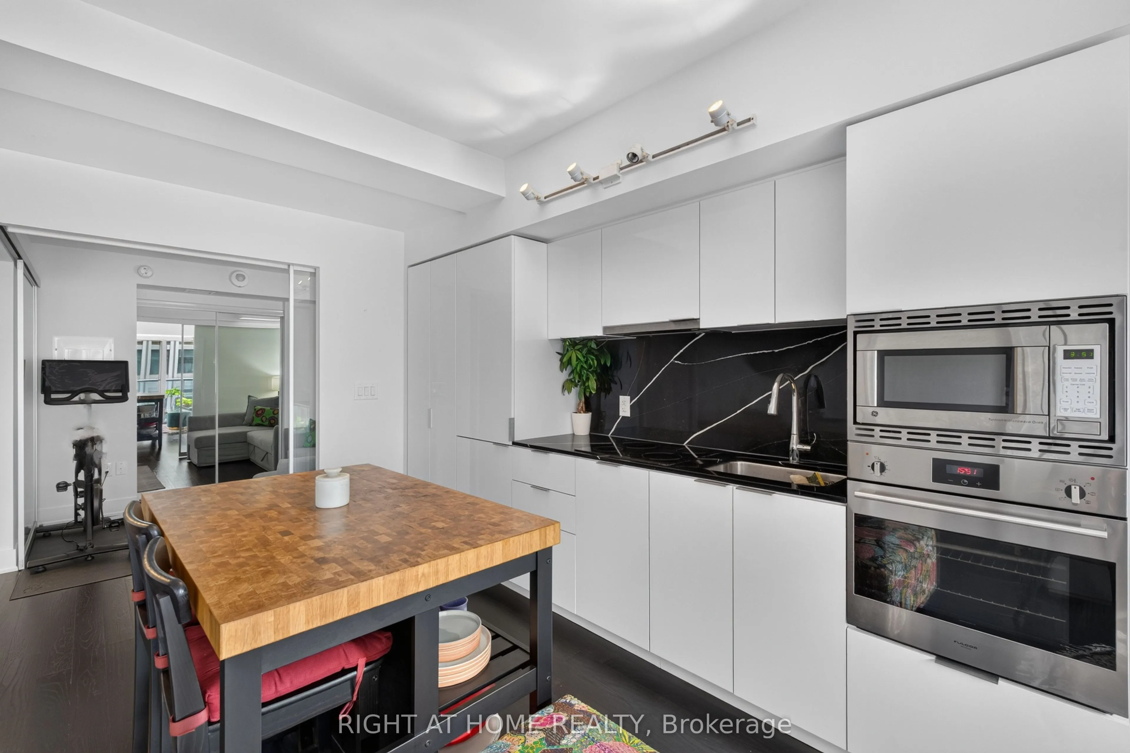 955 BAY Street #1809