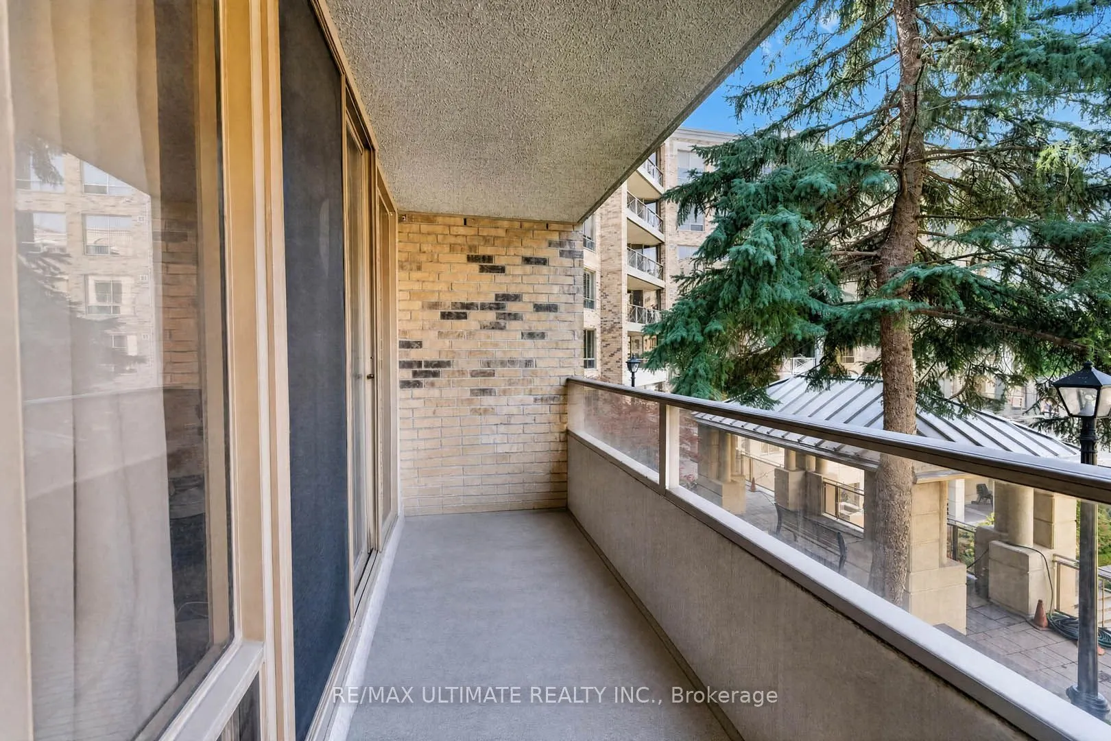 215 The Donway W #218