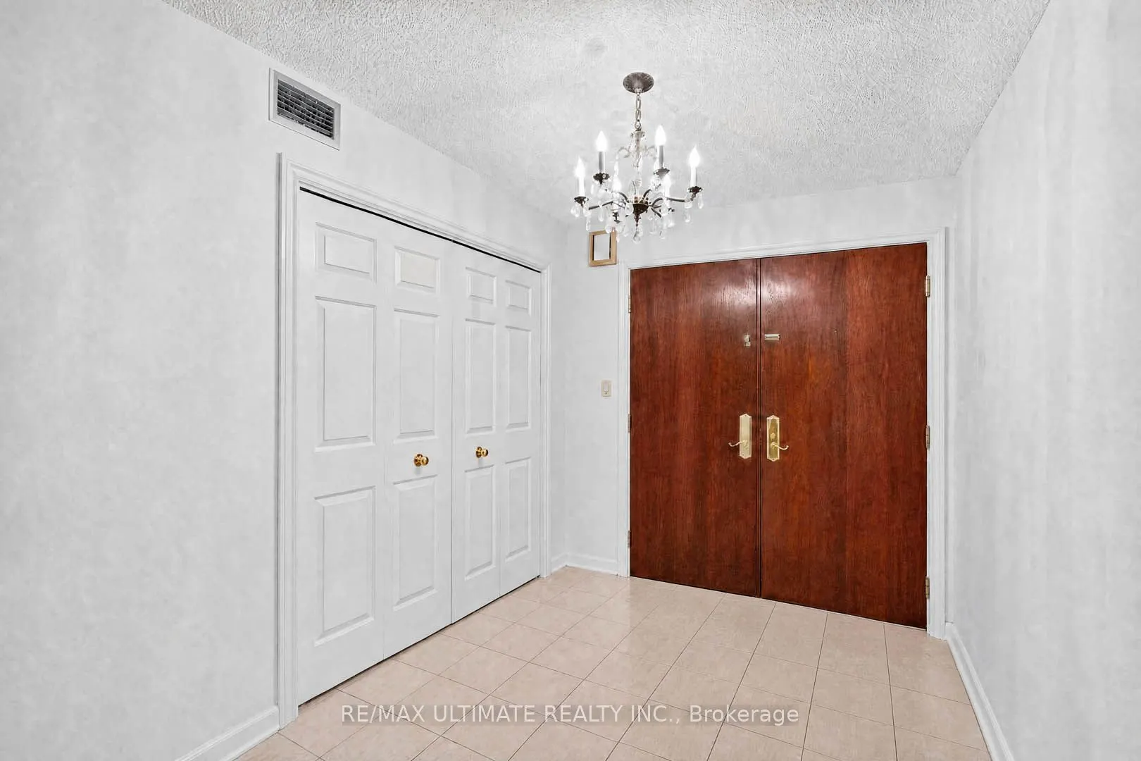 215 The Donway W #218