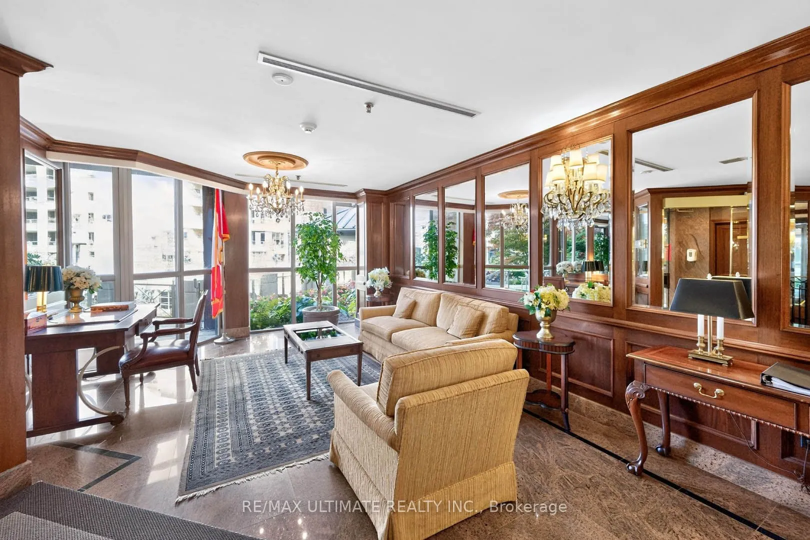 215 The Donway W #218