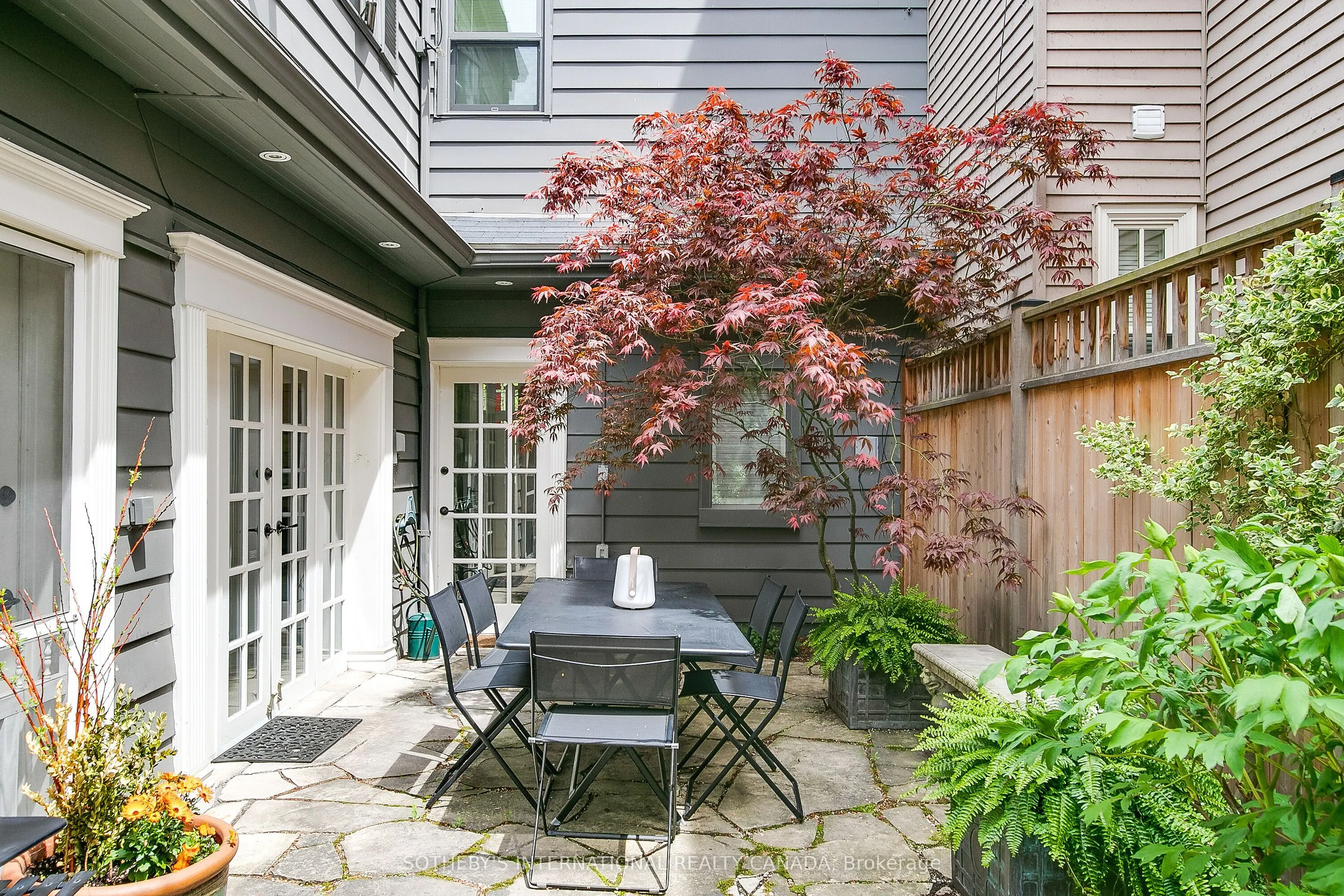 6 Bowman Street