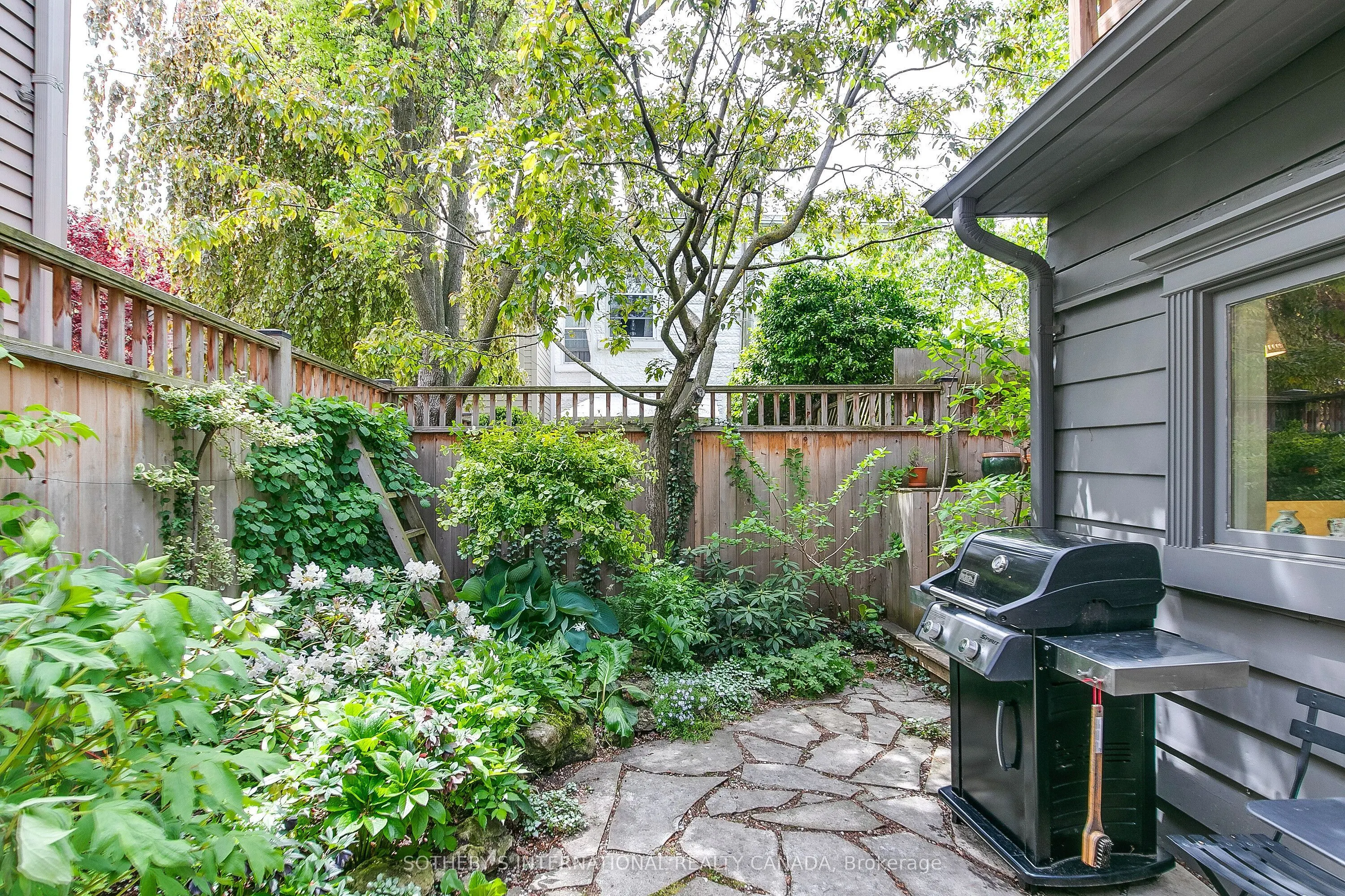 6 Bowman Street