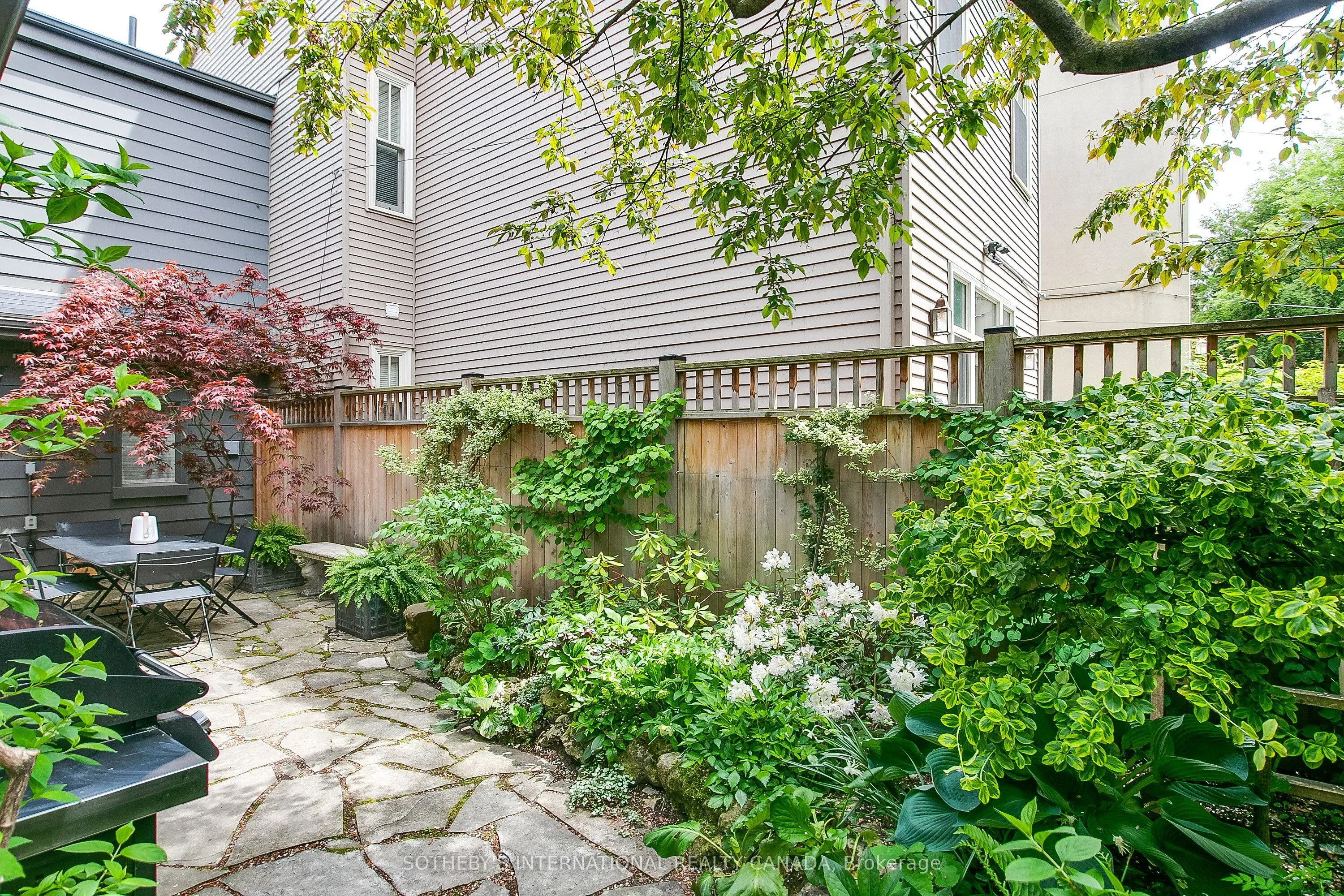 6 Bowman Street