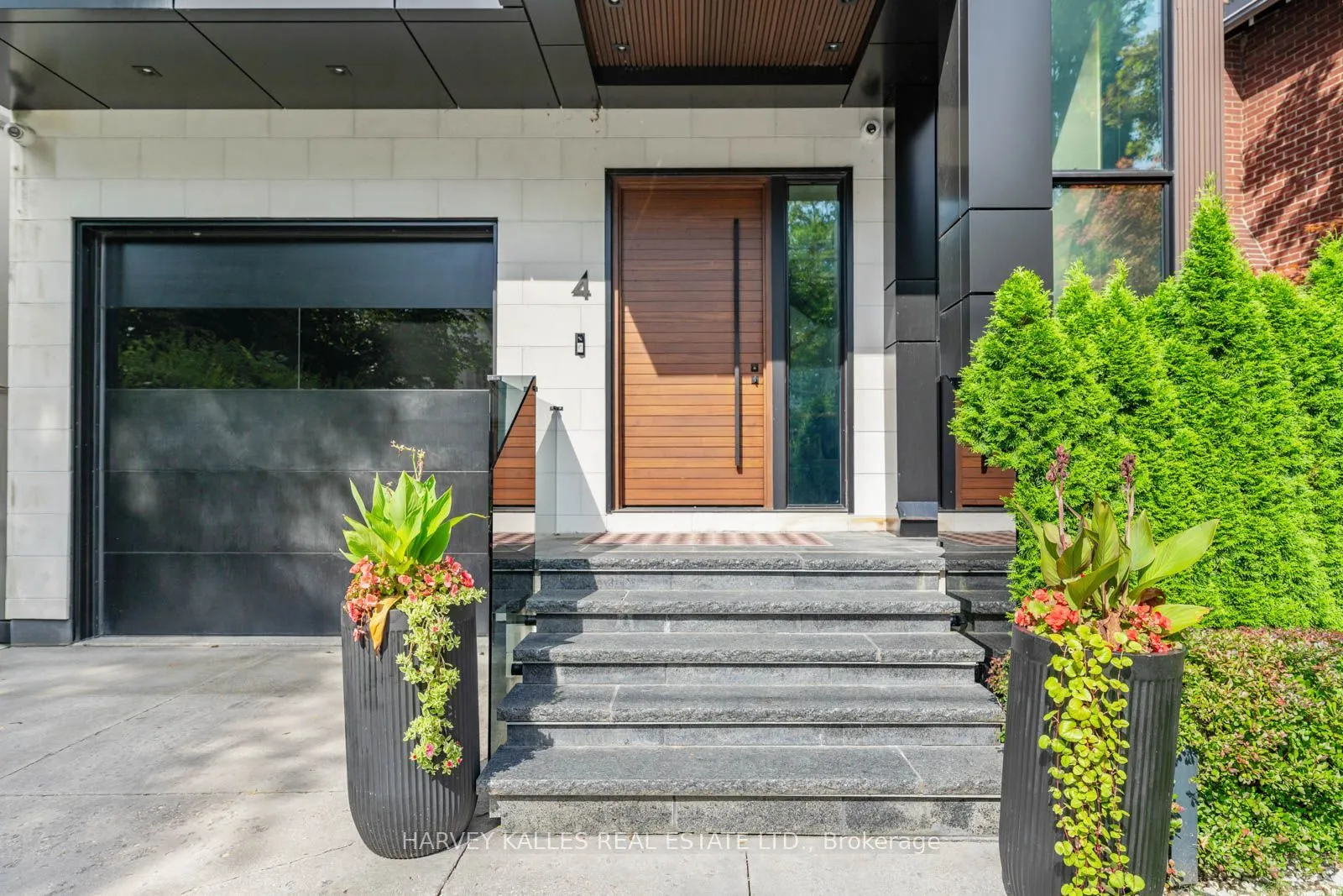 4 Douglas Crescent