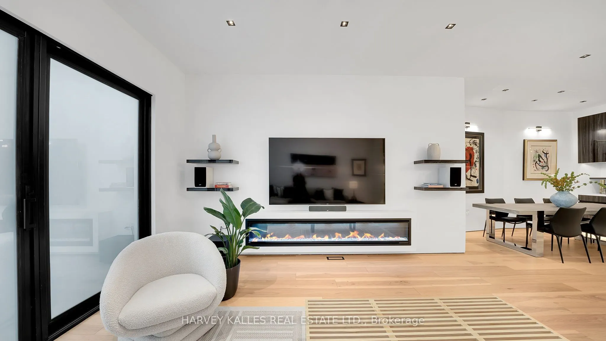 4 Douglas Crescent