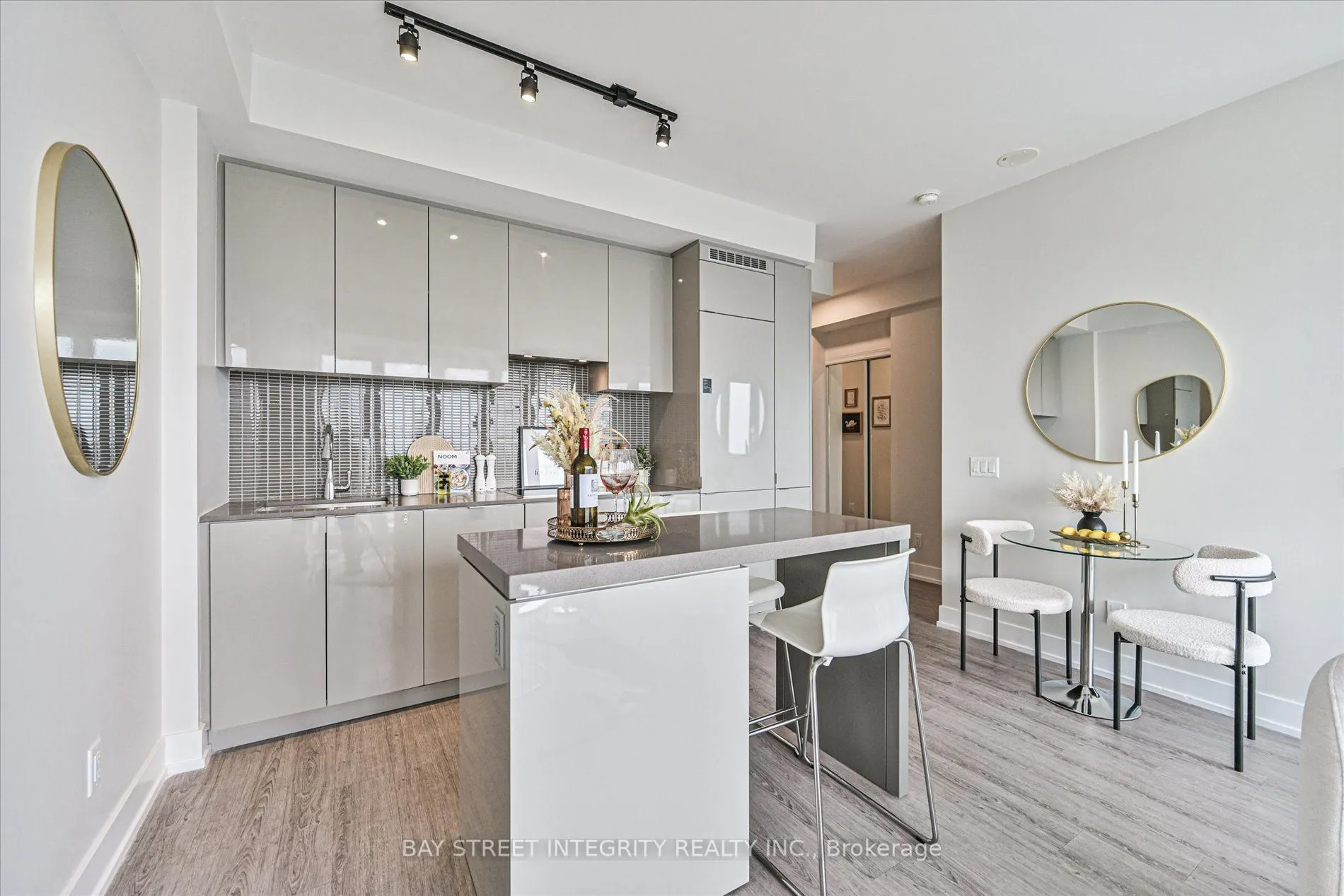 7 Grenville Street #3807