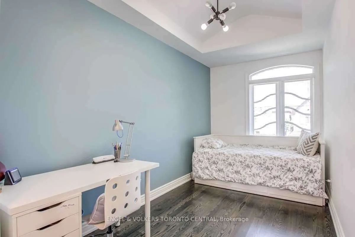 405 Bedford Park Avenue