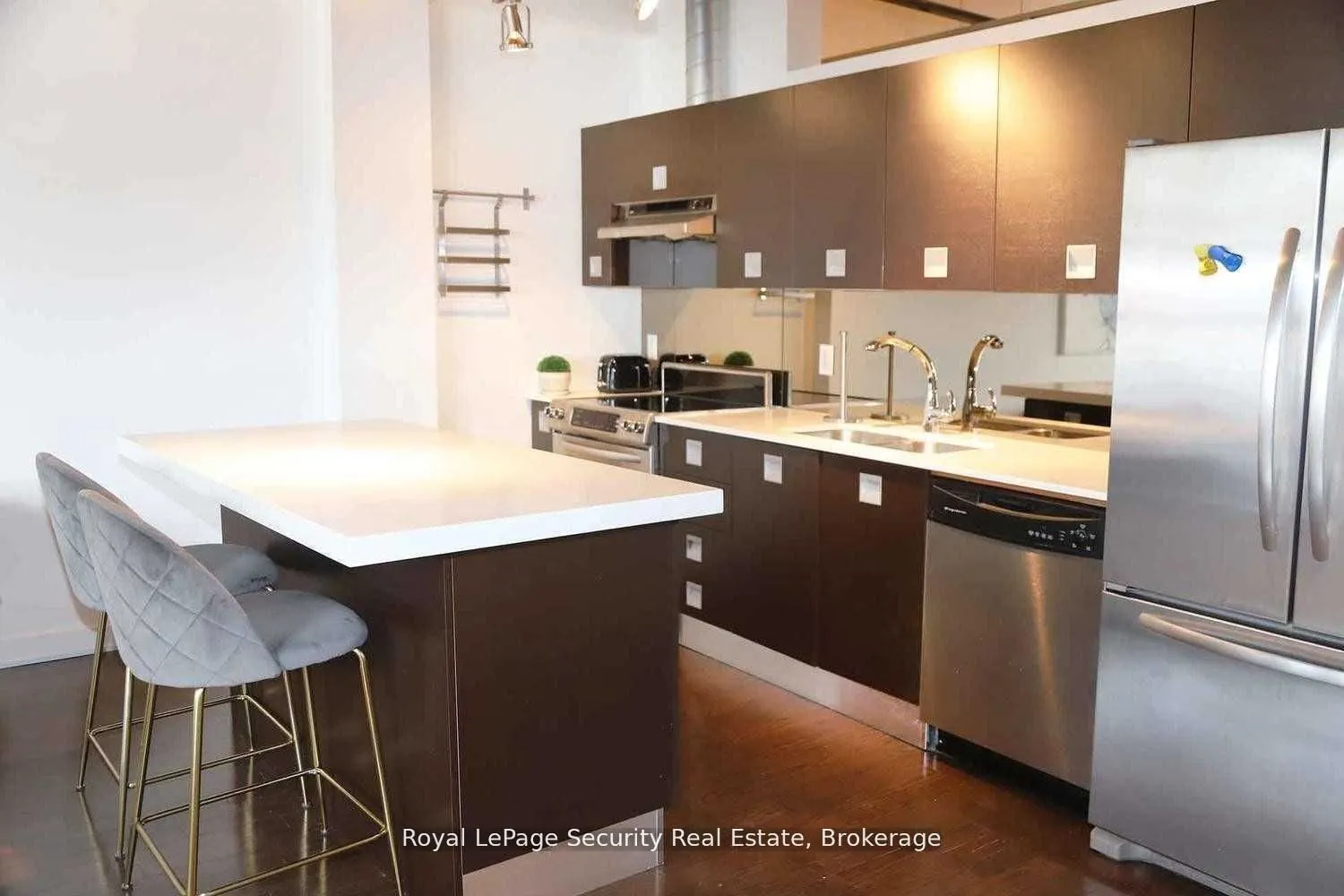43 Hanna Avenue #208
