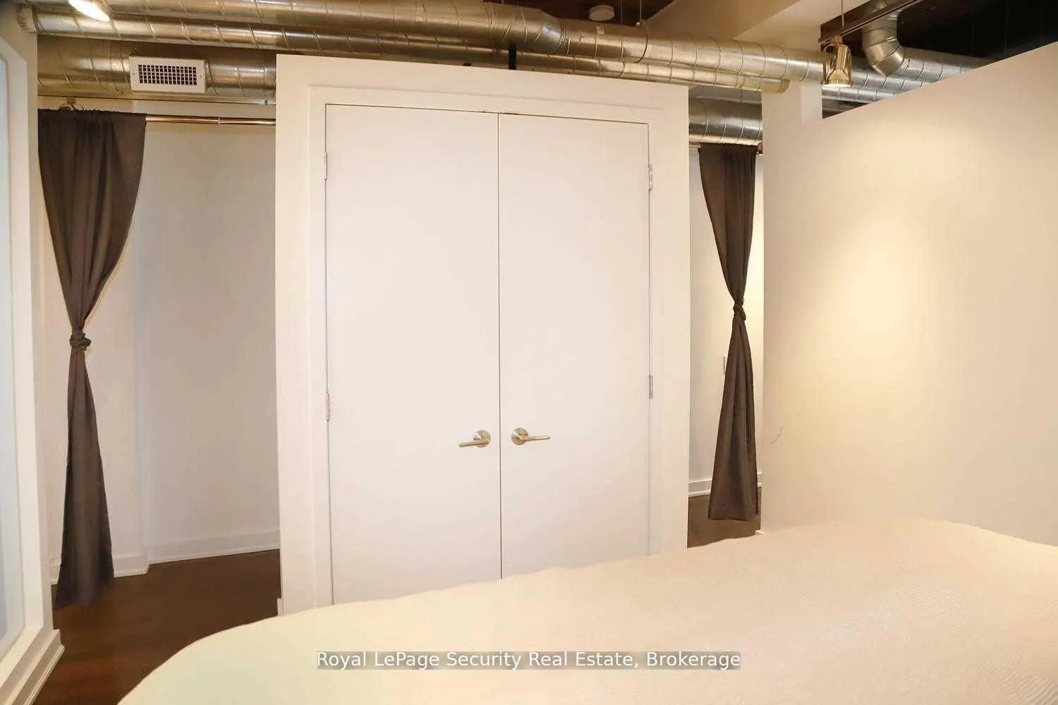 43 Hanna Avenue #208