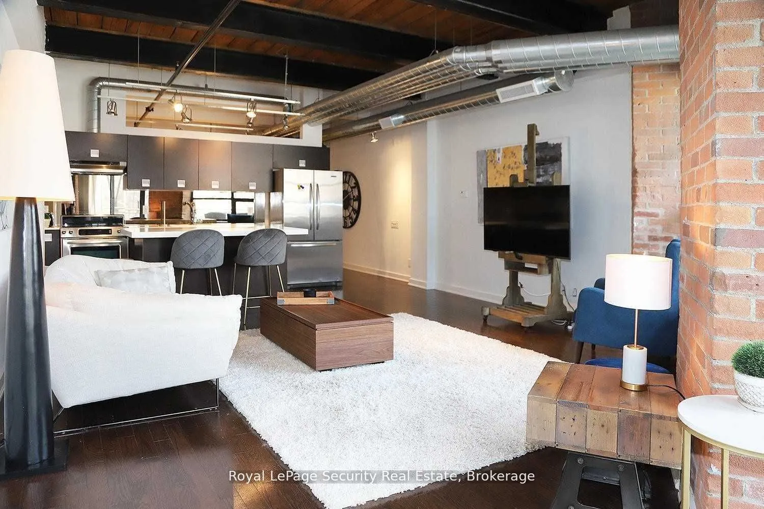 43 Hanna Avenue #208
