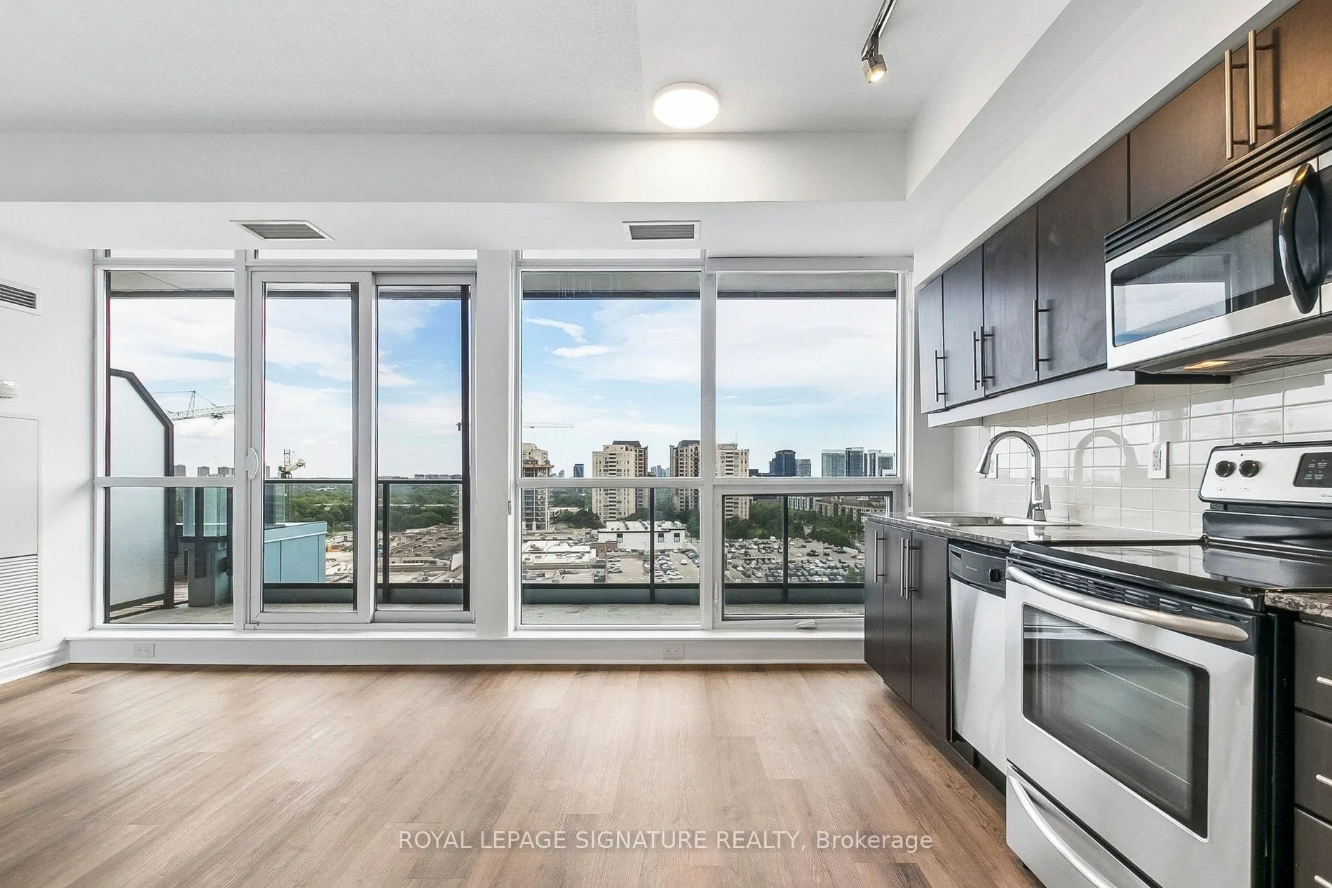 2885 Bayview Avenue #923