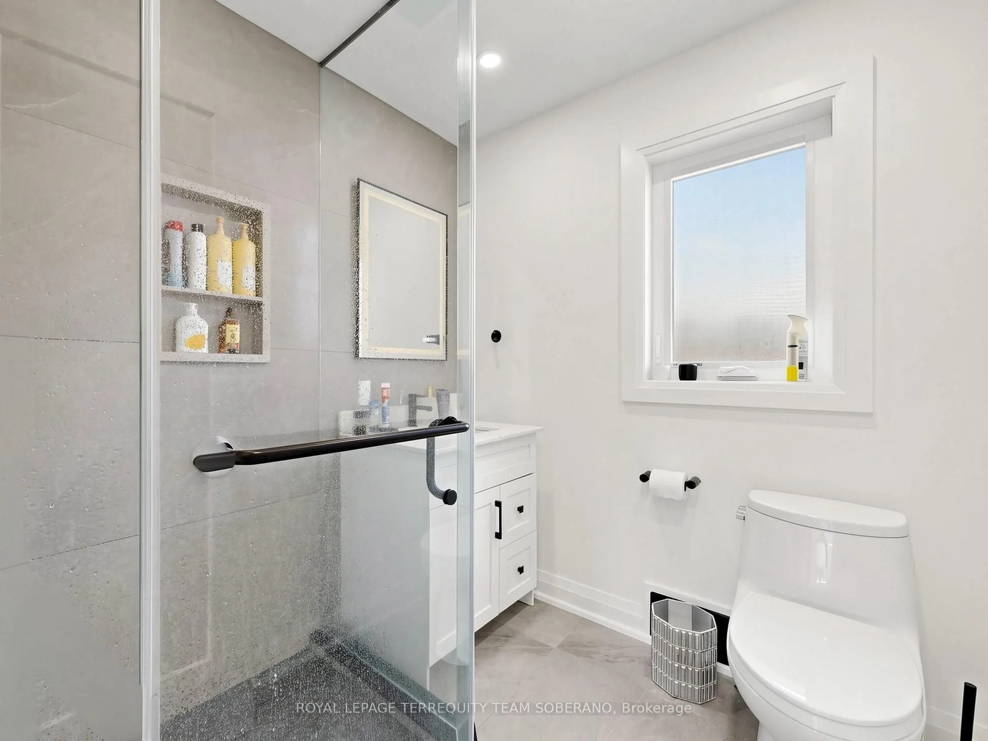 41 Bainbridge Avenue #Upper