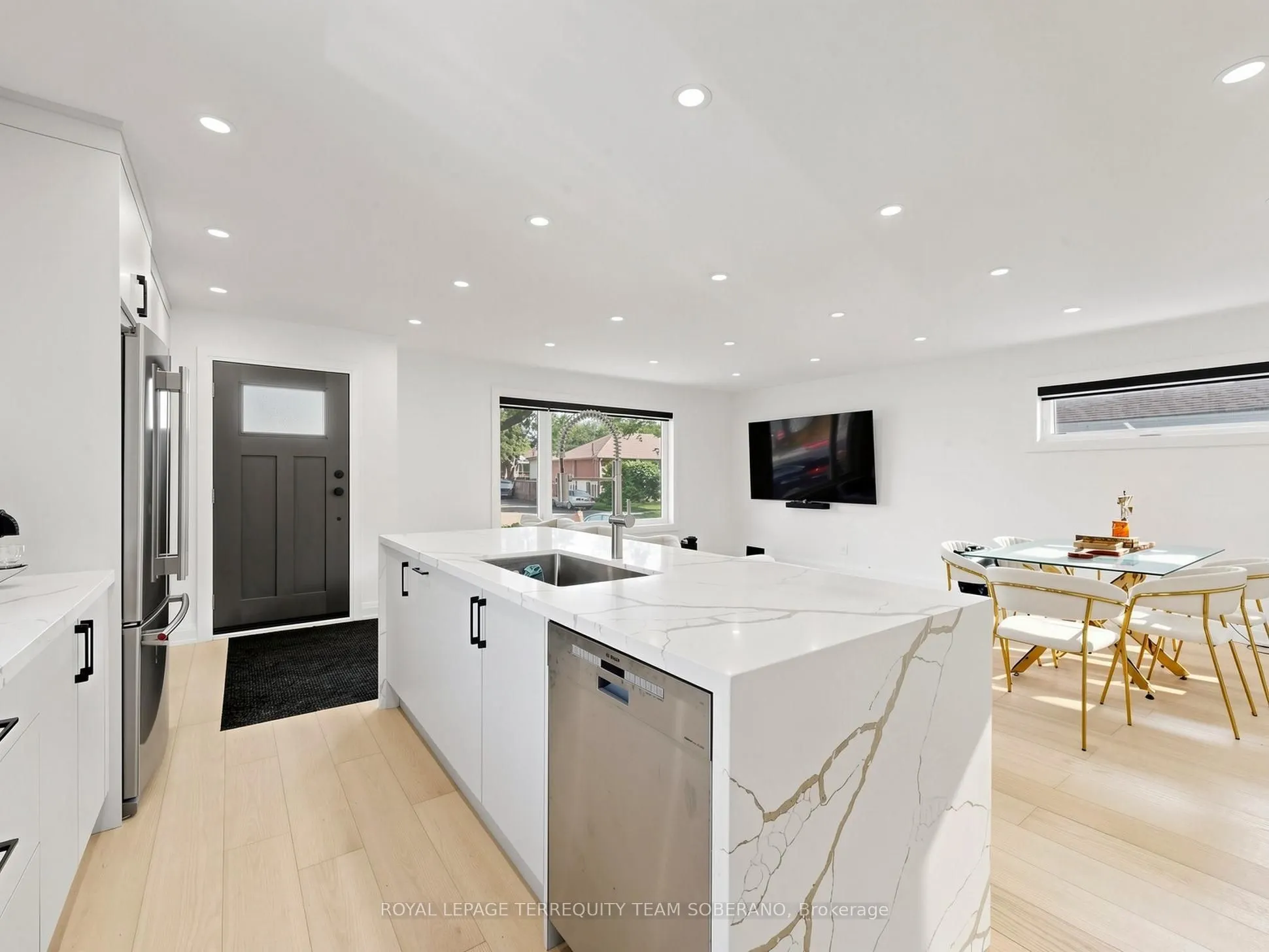 41 Bainbridge Avenue #Upper