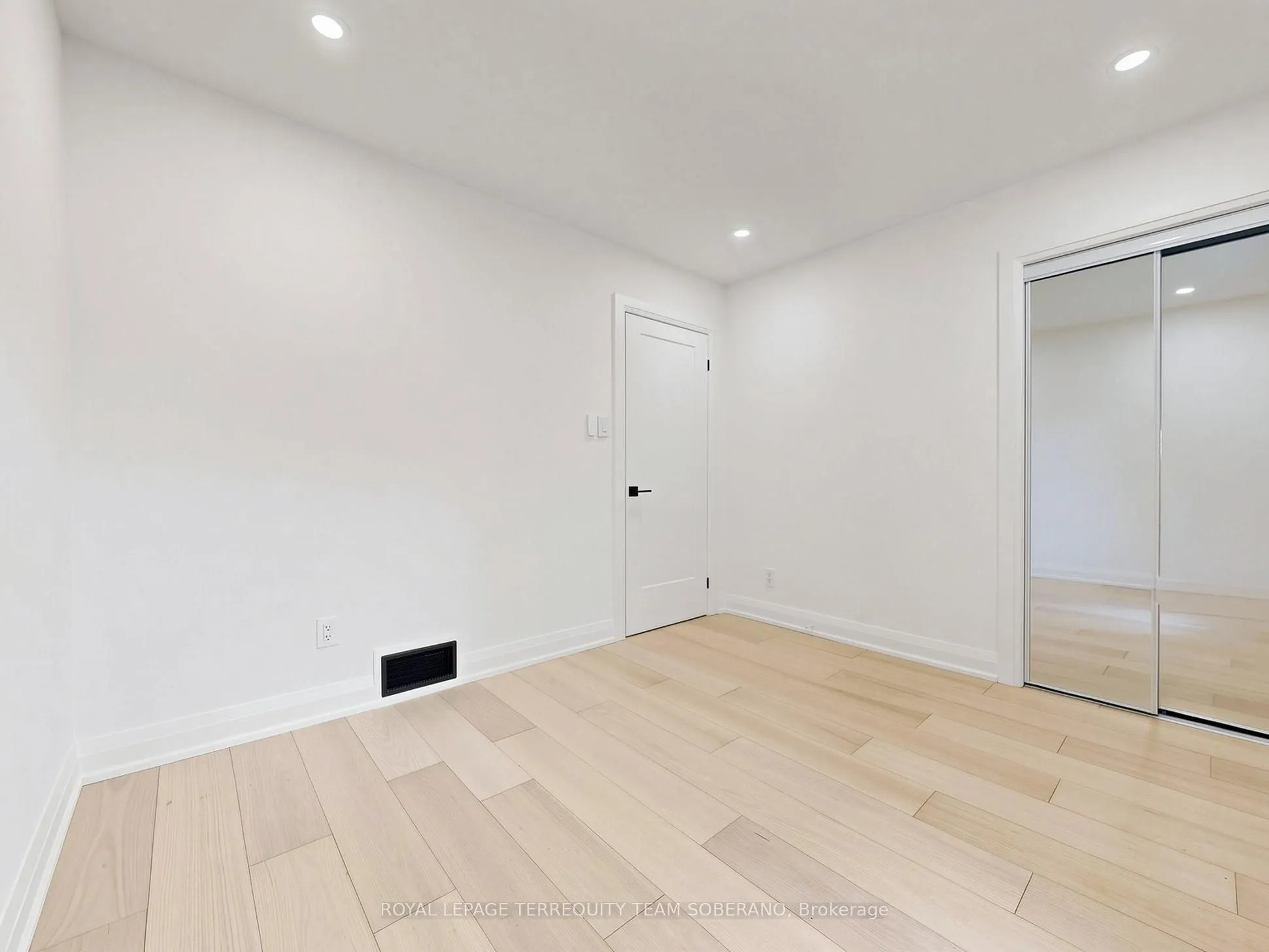41 Bainbridge Avenue #Upper