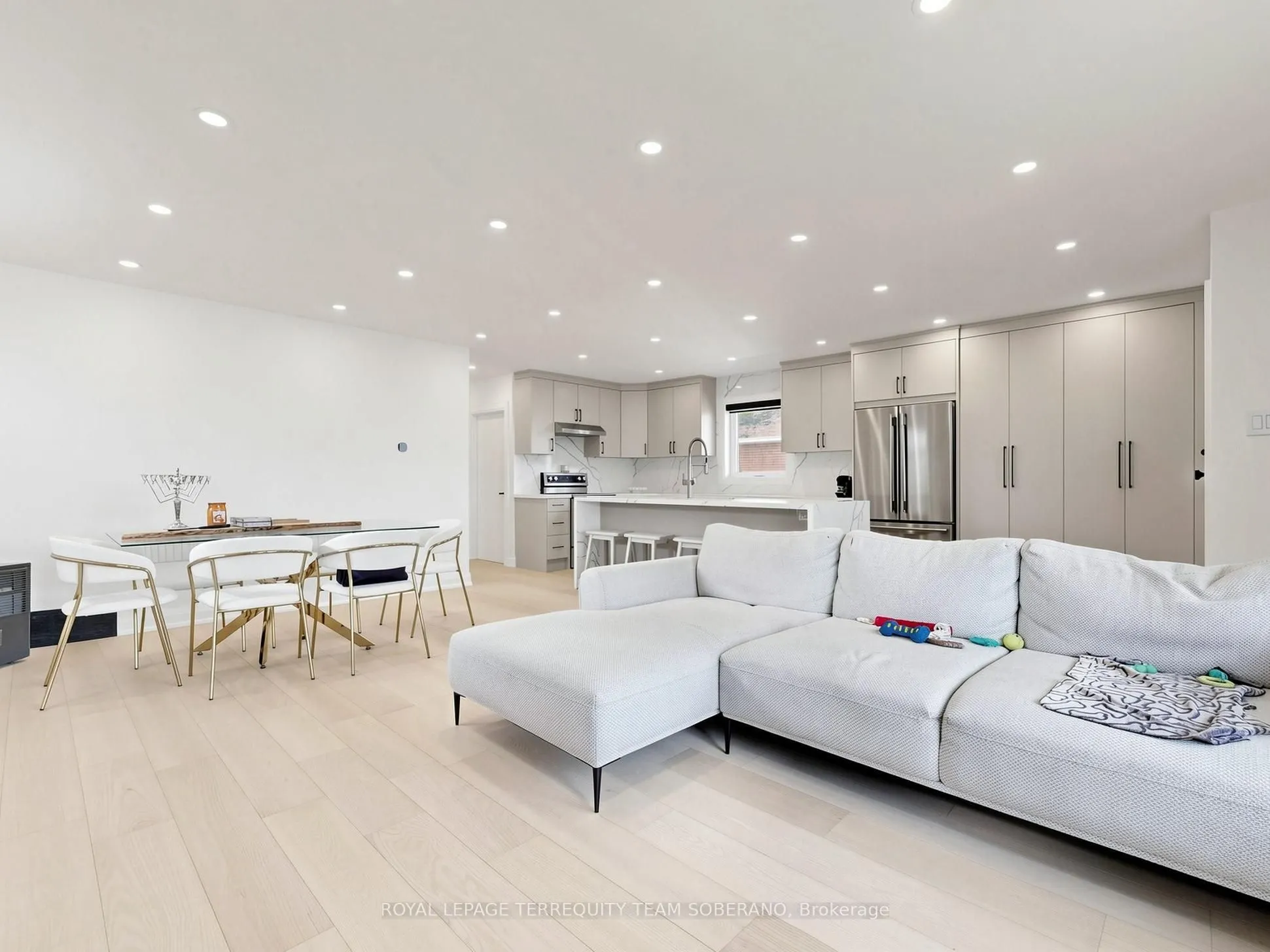41 Bainbridge Avenue #Upper