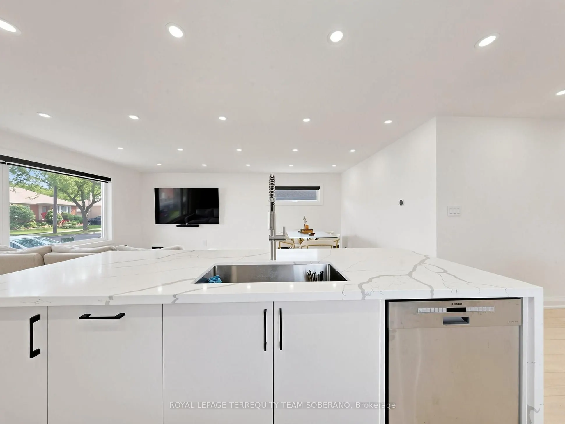 41 Bainbridge Avenue #Upper