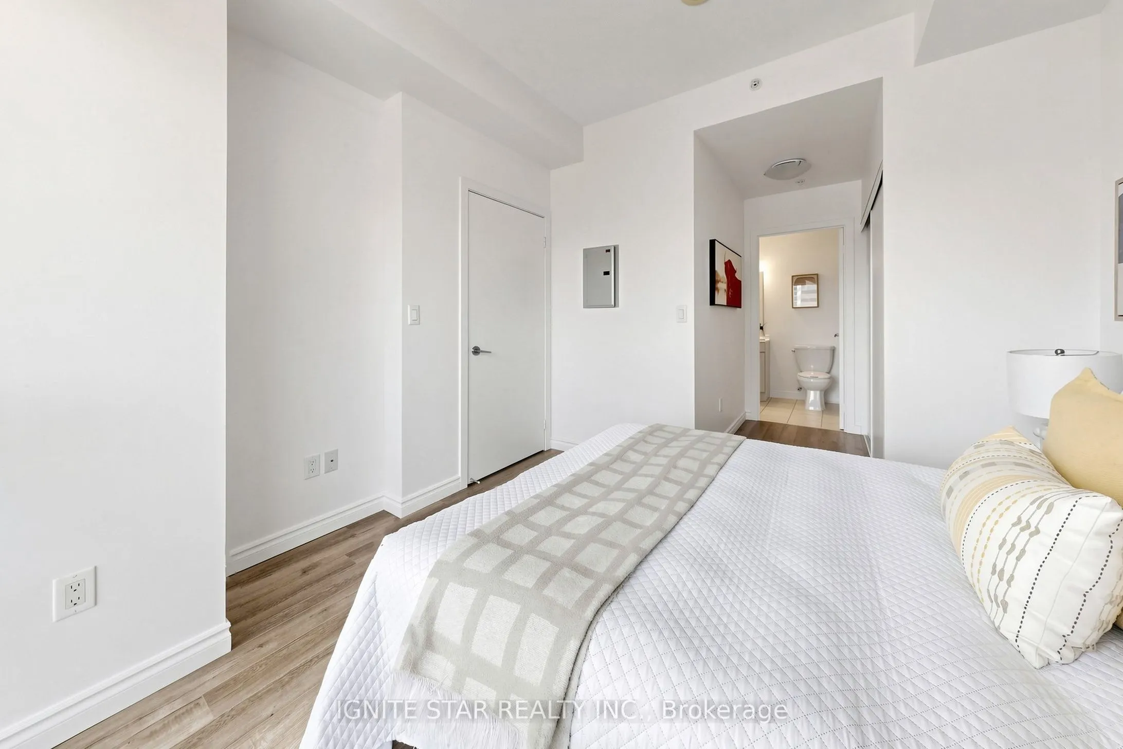 5740 Yonge Street #1201