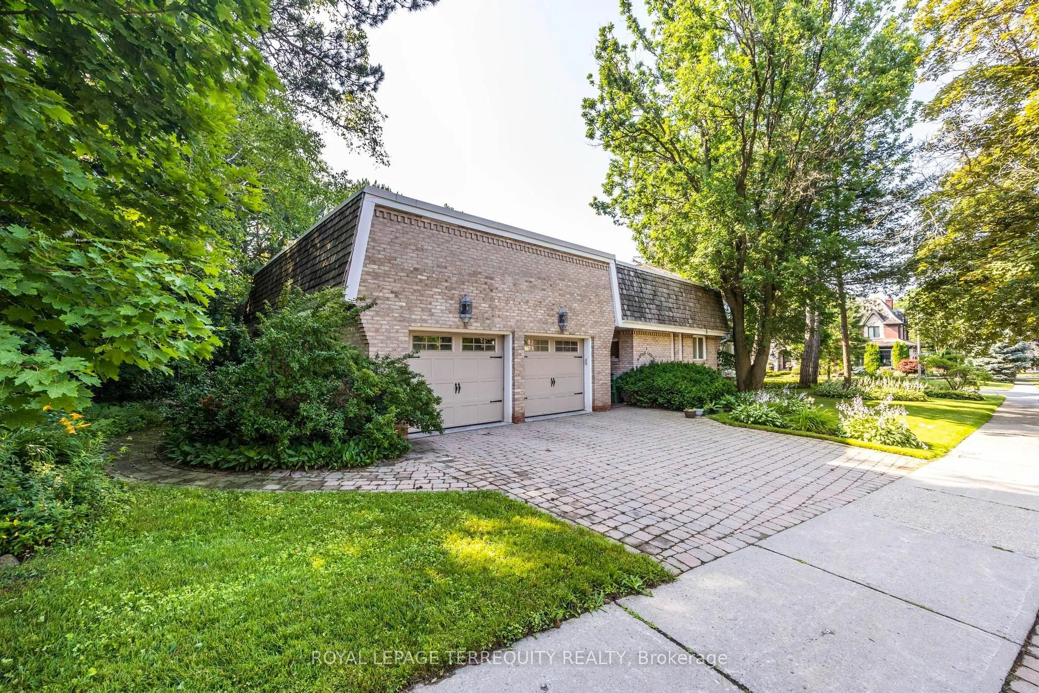 2 Chieftain Crescent