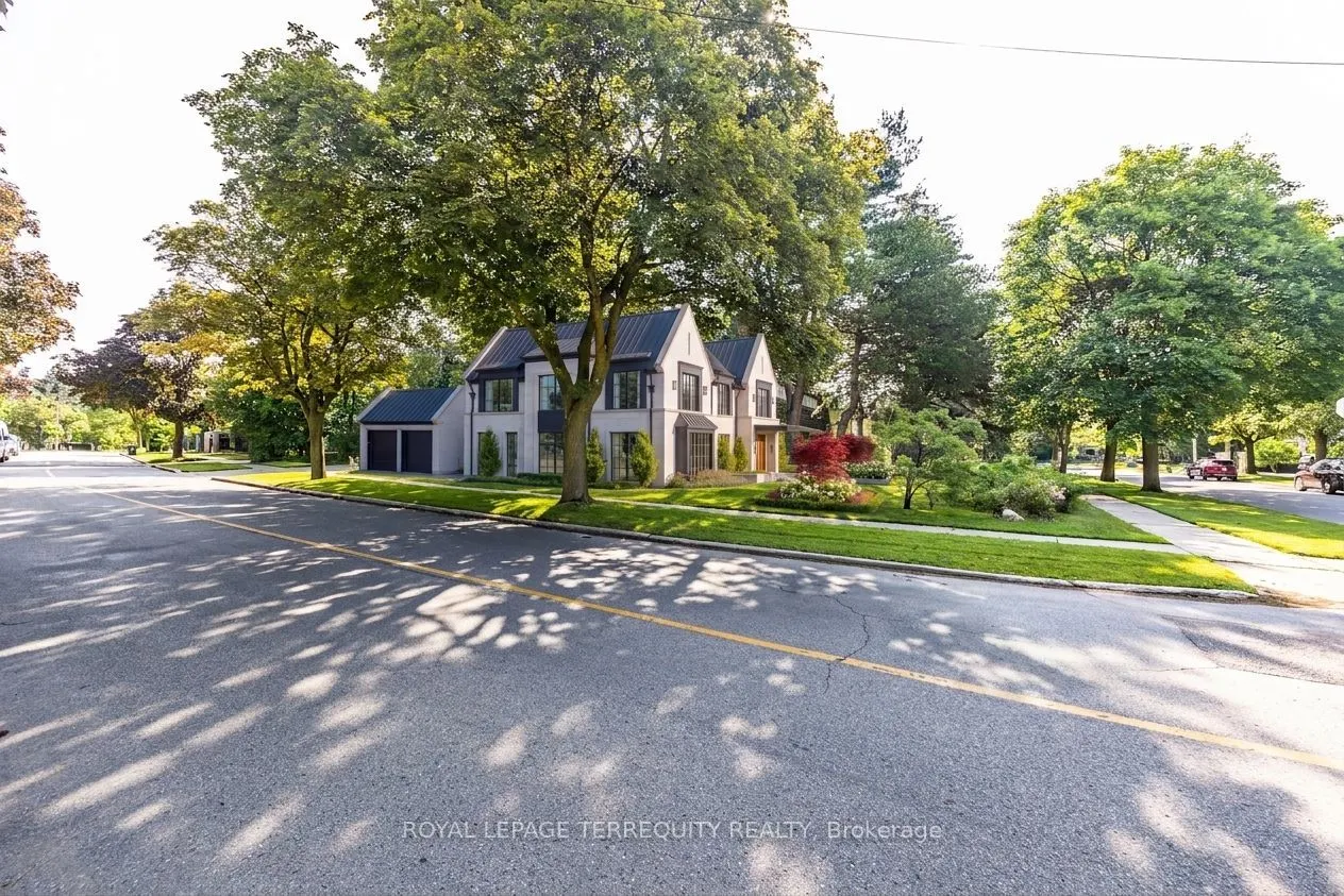 2 Chieftain Crescent