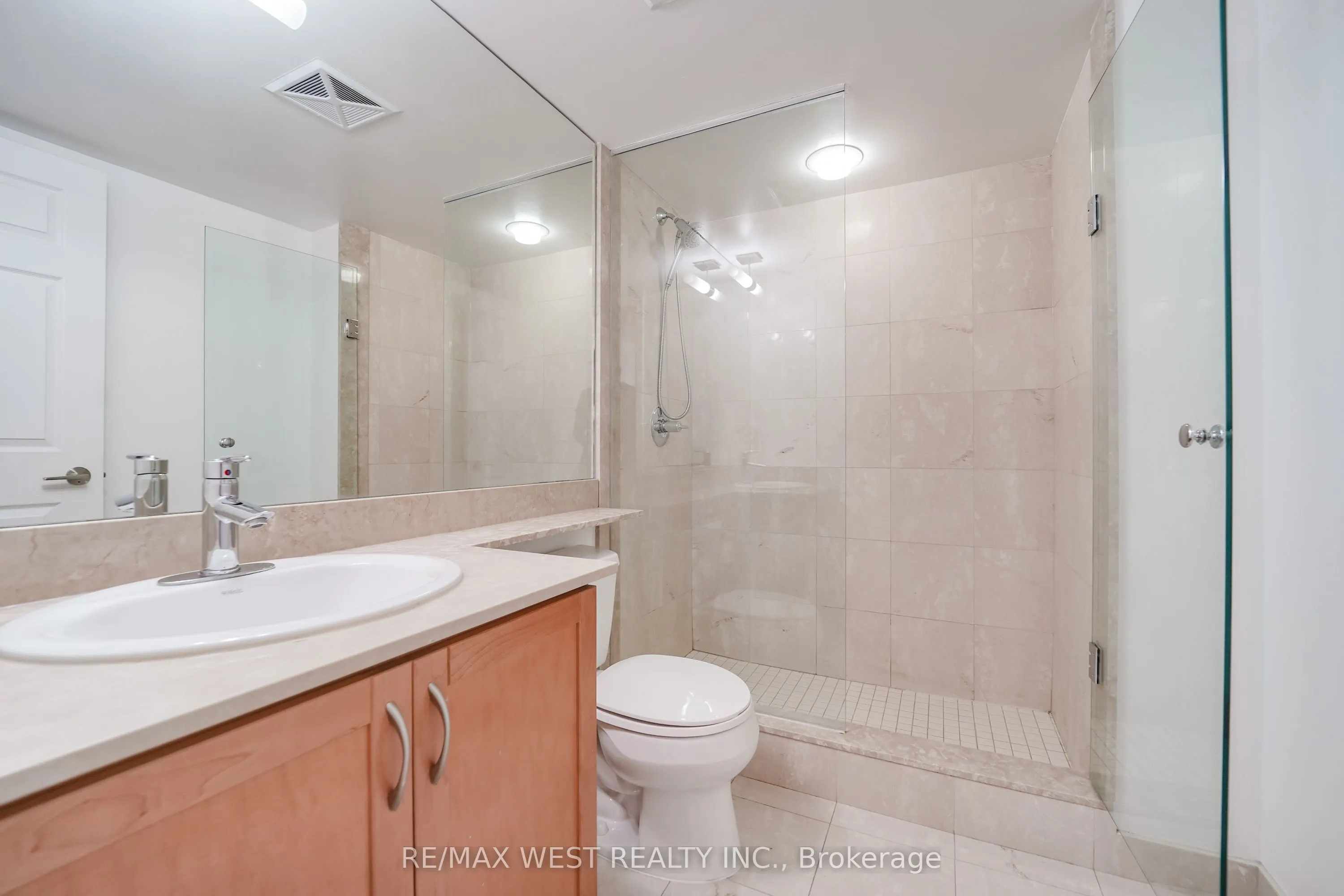 736 Spadina Avenue #1211
