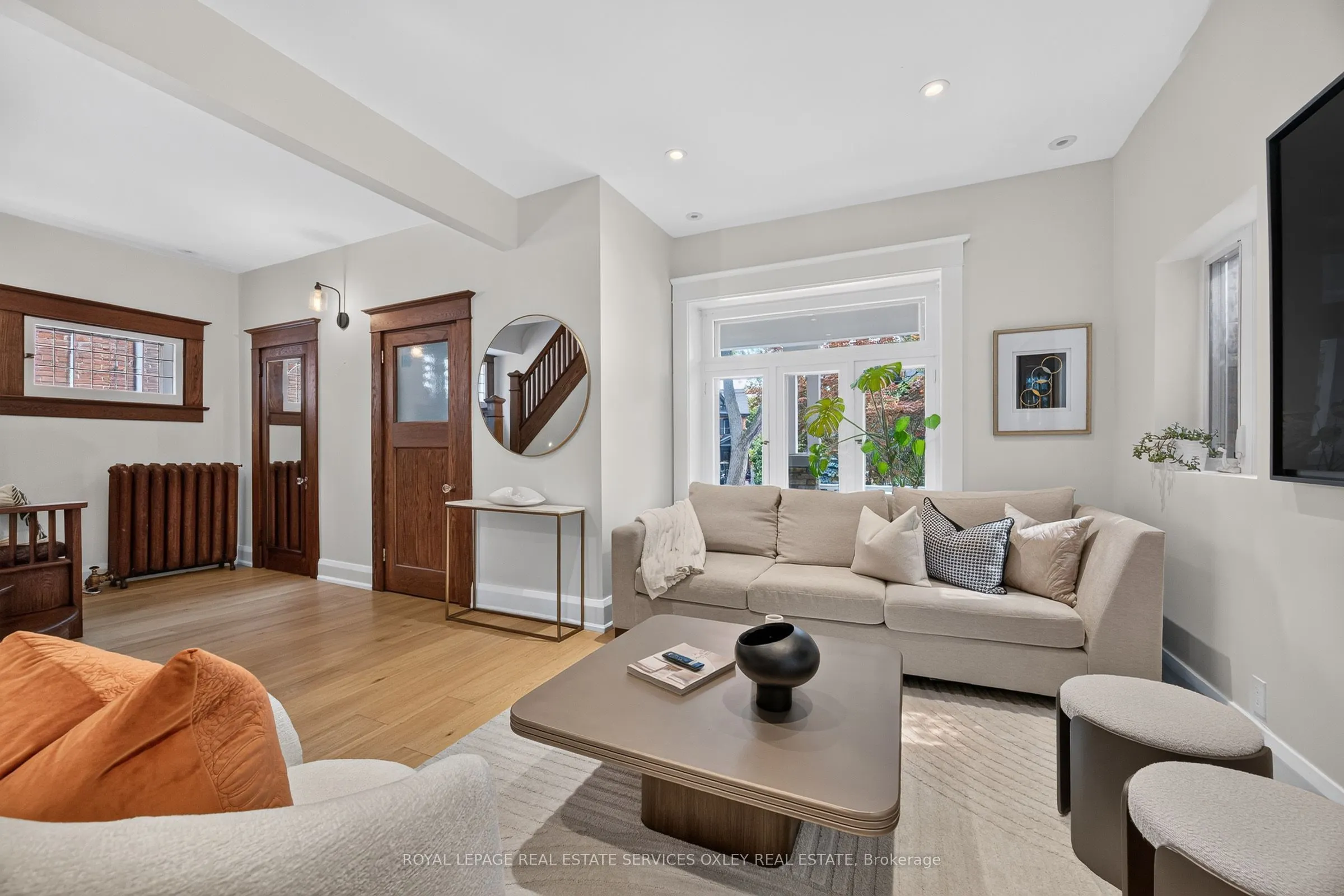 20 Edgewood Crescent