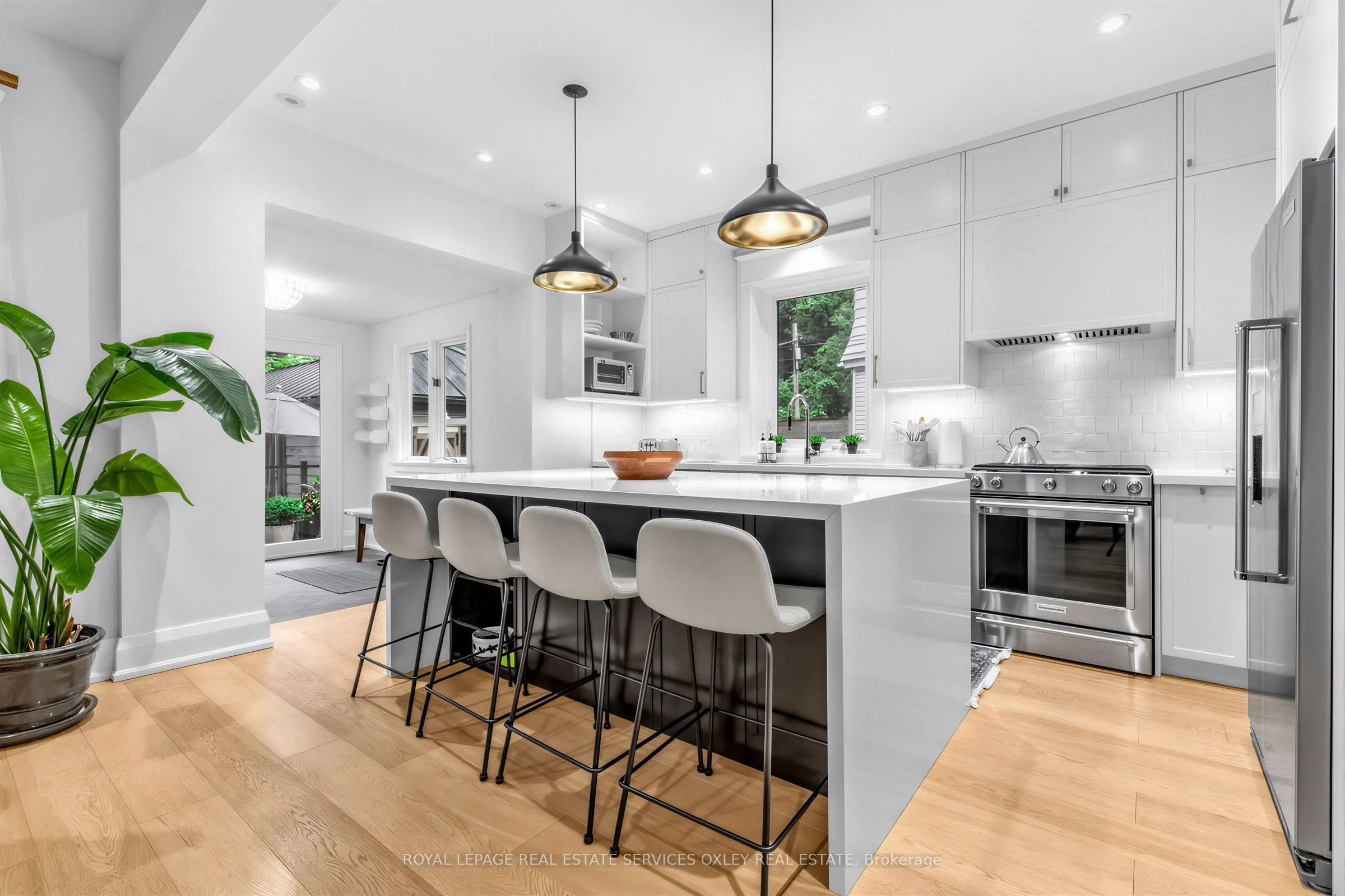 20 Edgewood Crescent