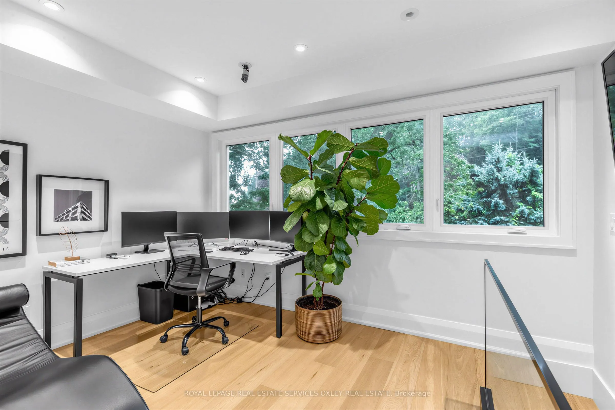 20 Edgewood Crescent