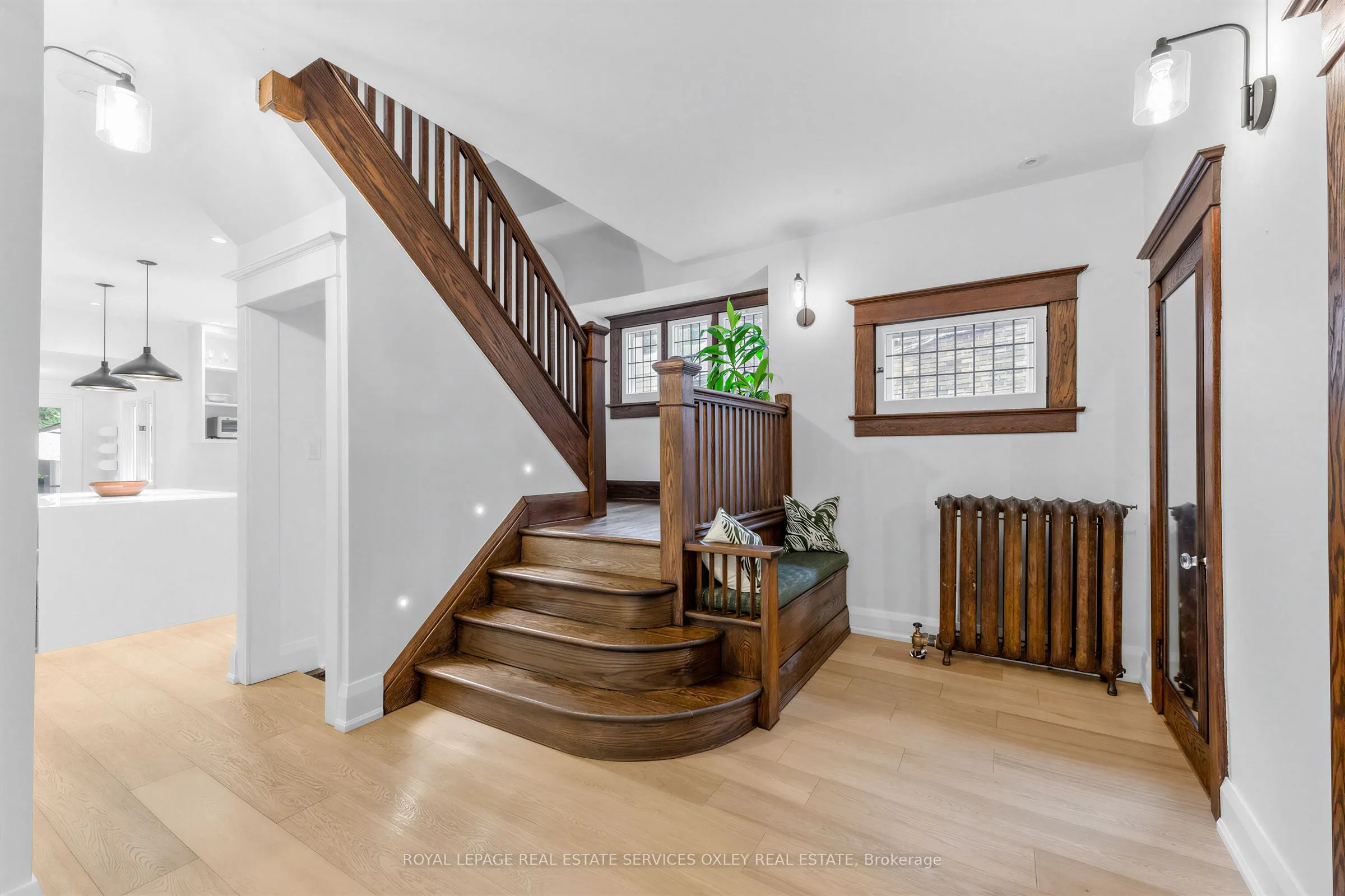 20 Edgewood Crescent