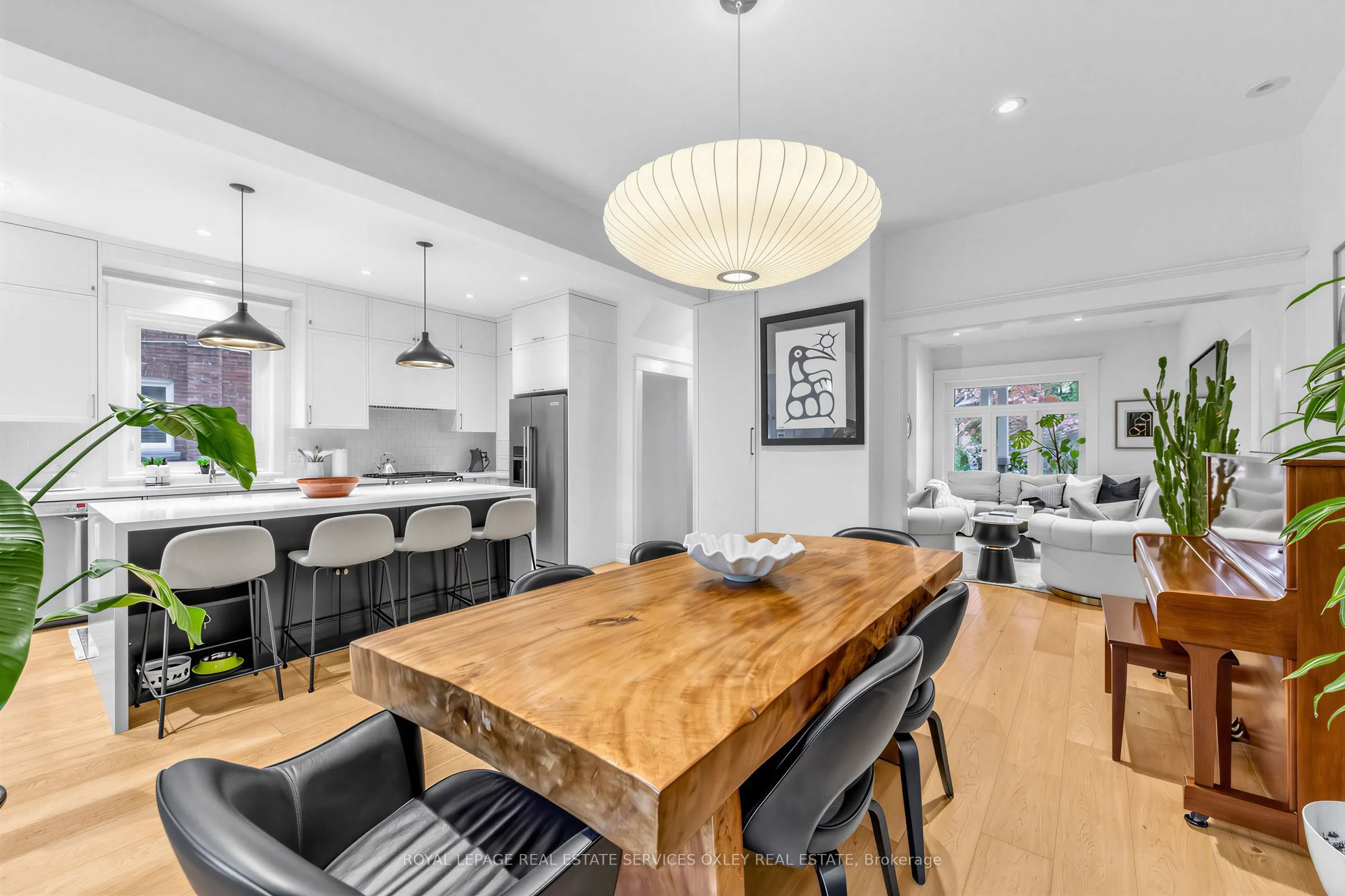 20 Edgewood Crescent
