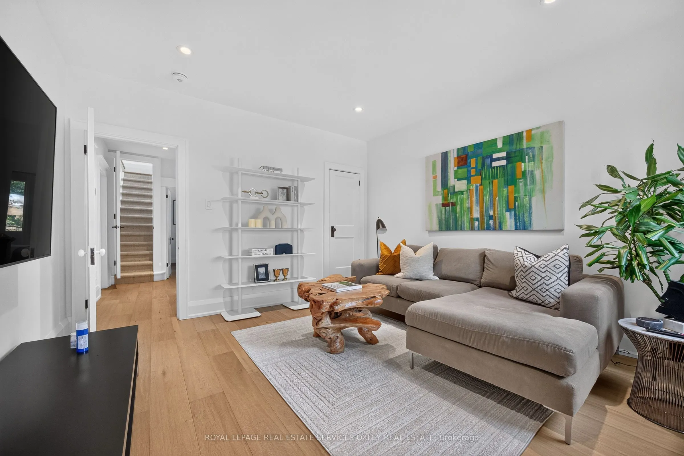 20 Edgewood Crescent