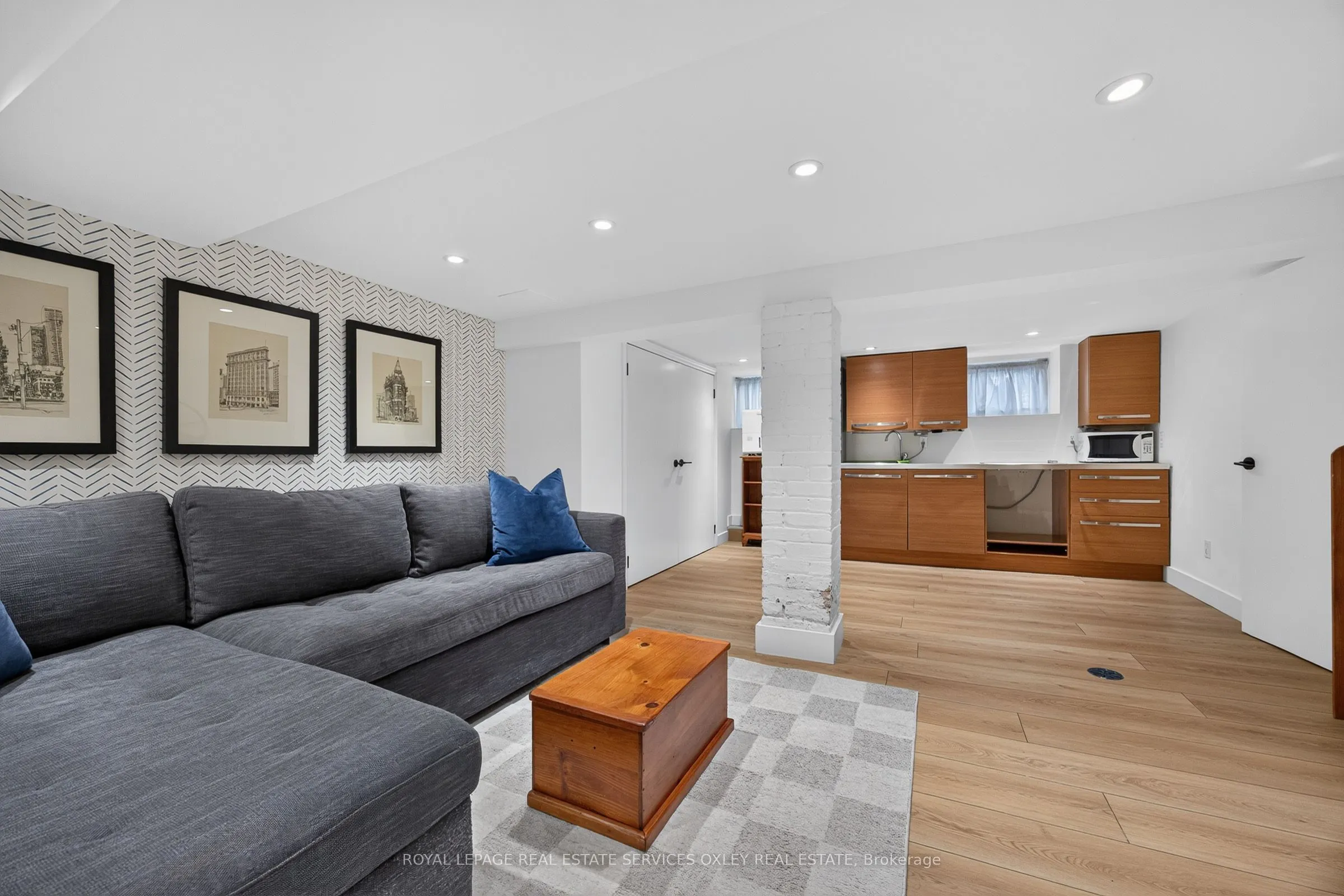 20 Edgewood Crescent