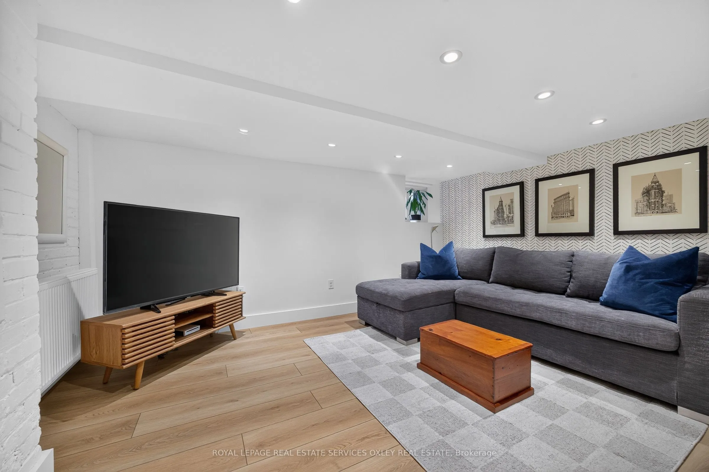 20 Edgewood Crescent