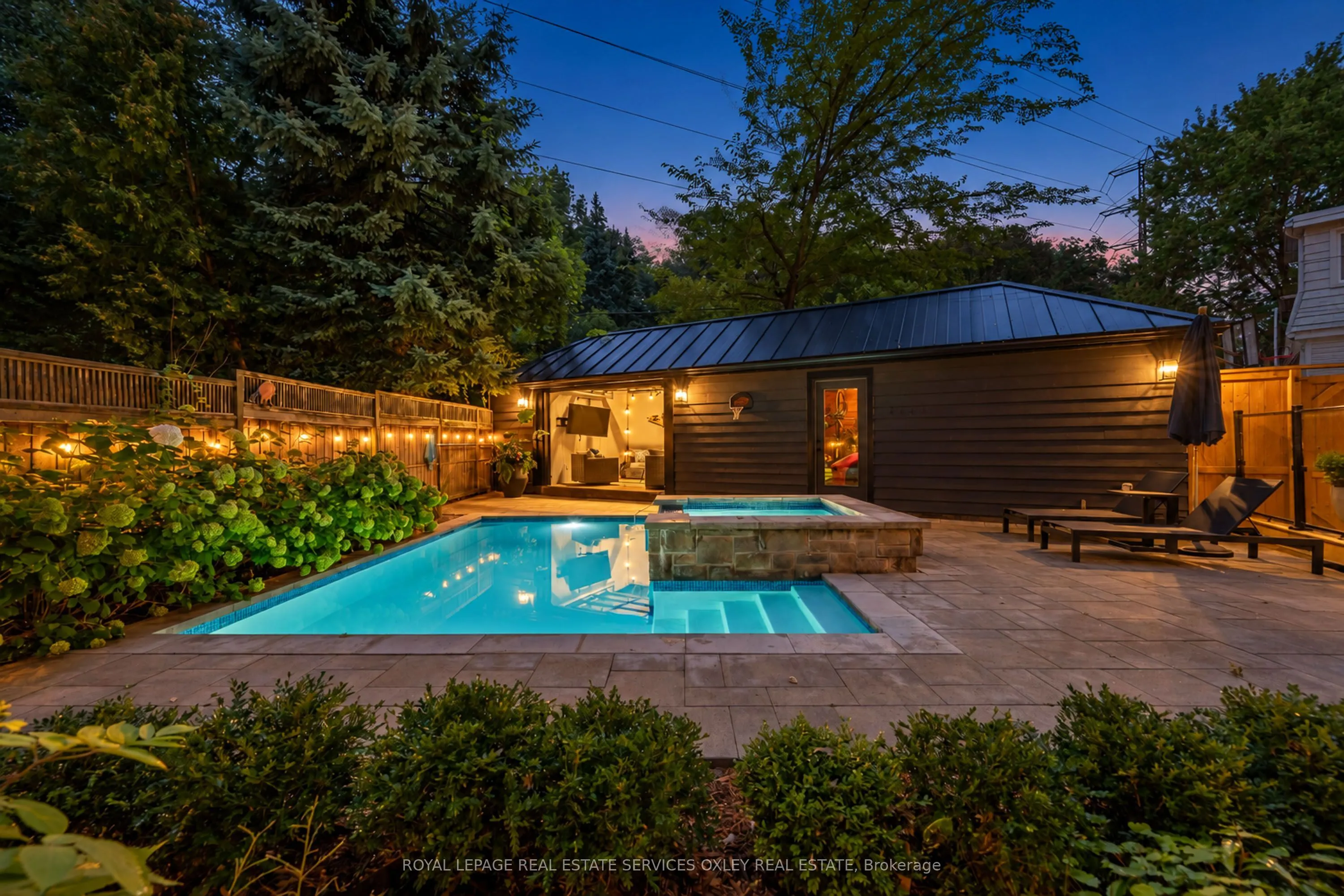 20 Edgewood Crescent