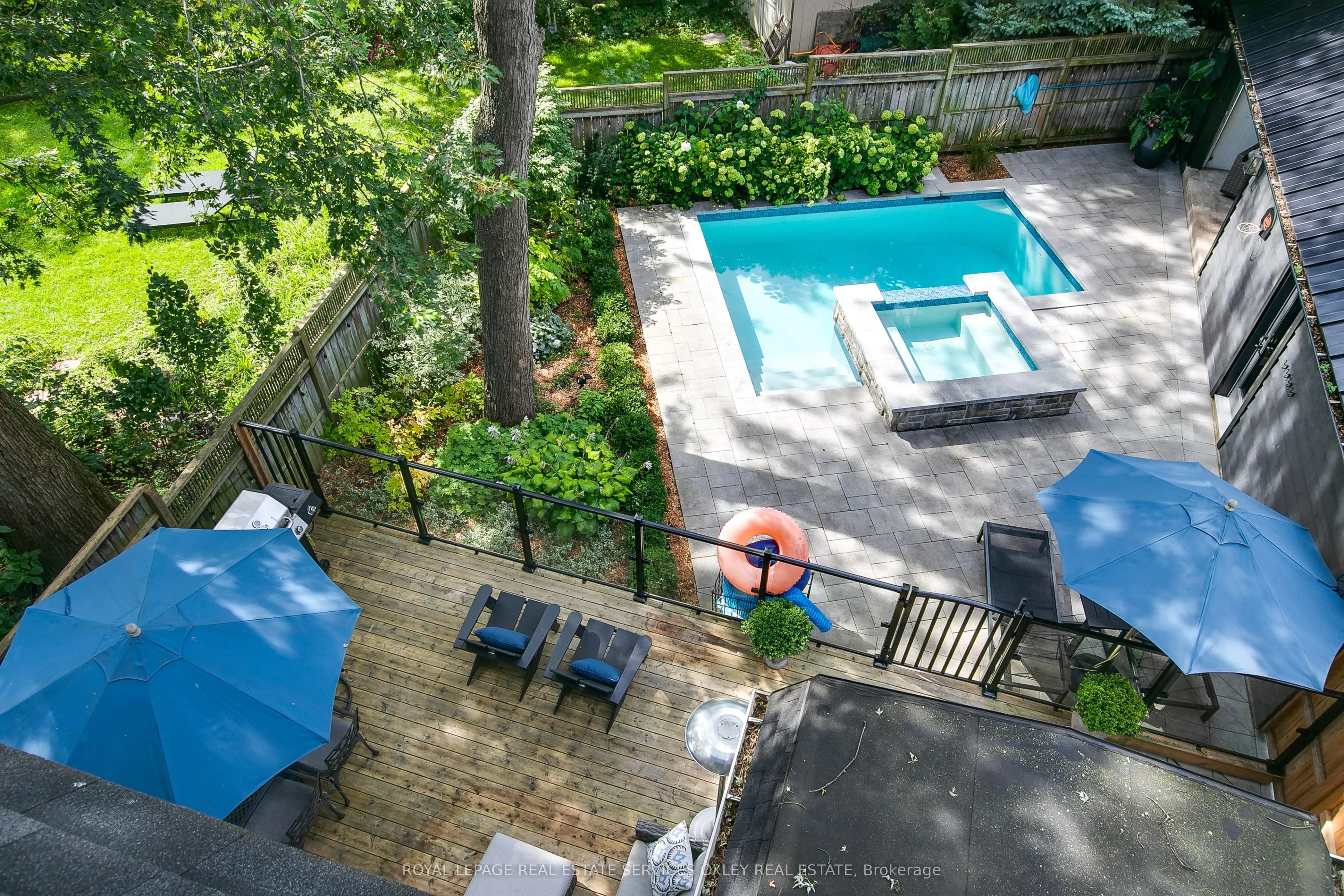 20 Edgewood Crescent