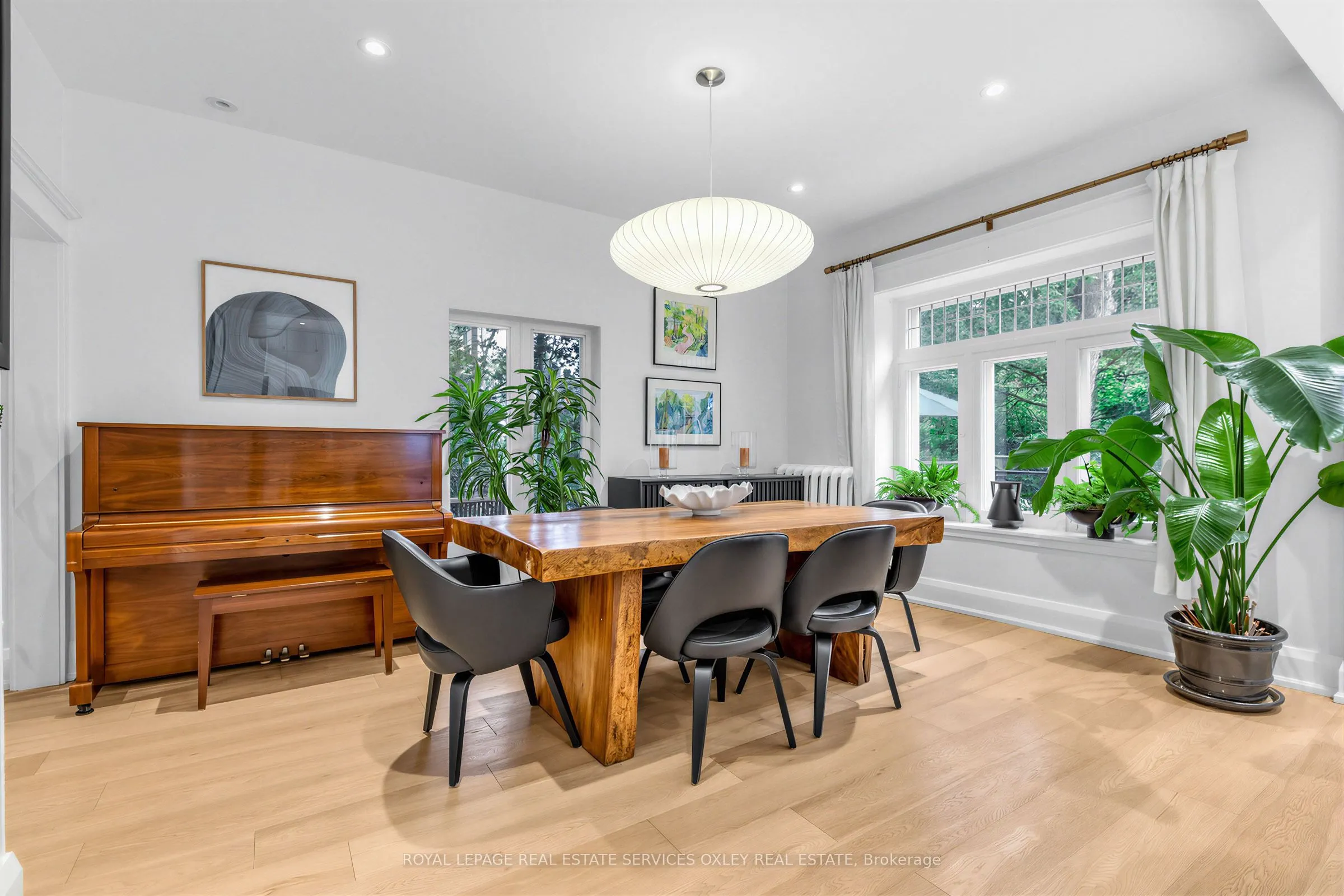20 Edgewood Crescent