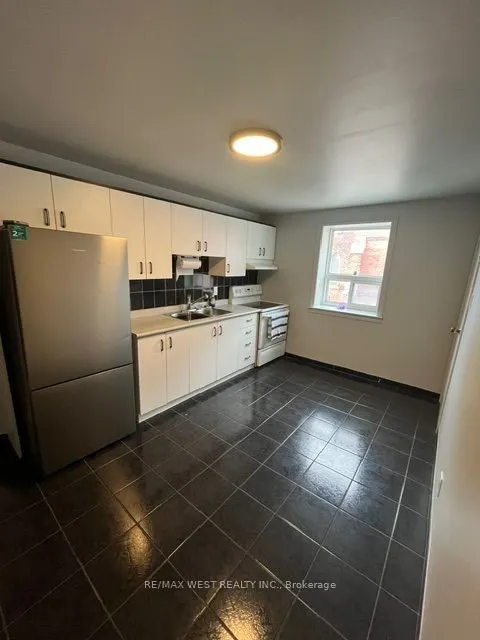 932 Dundas Street #2