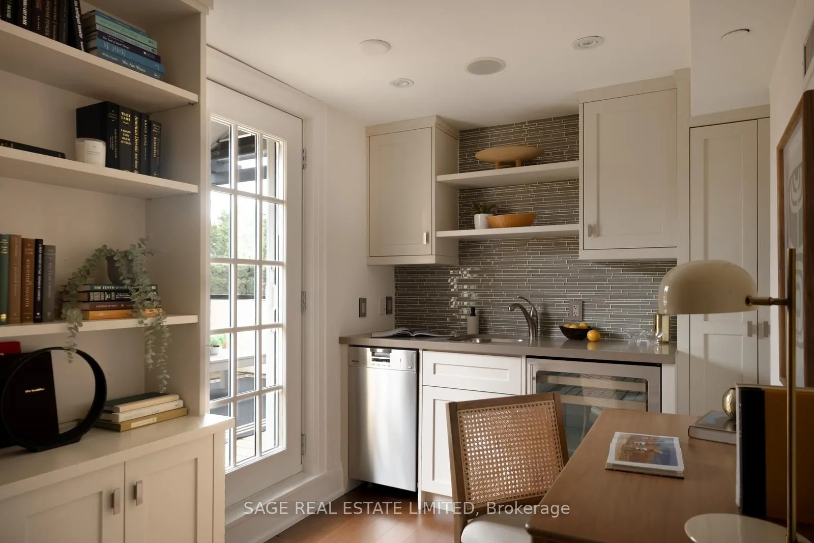 319 Lonsdale Road #3D