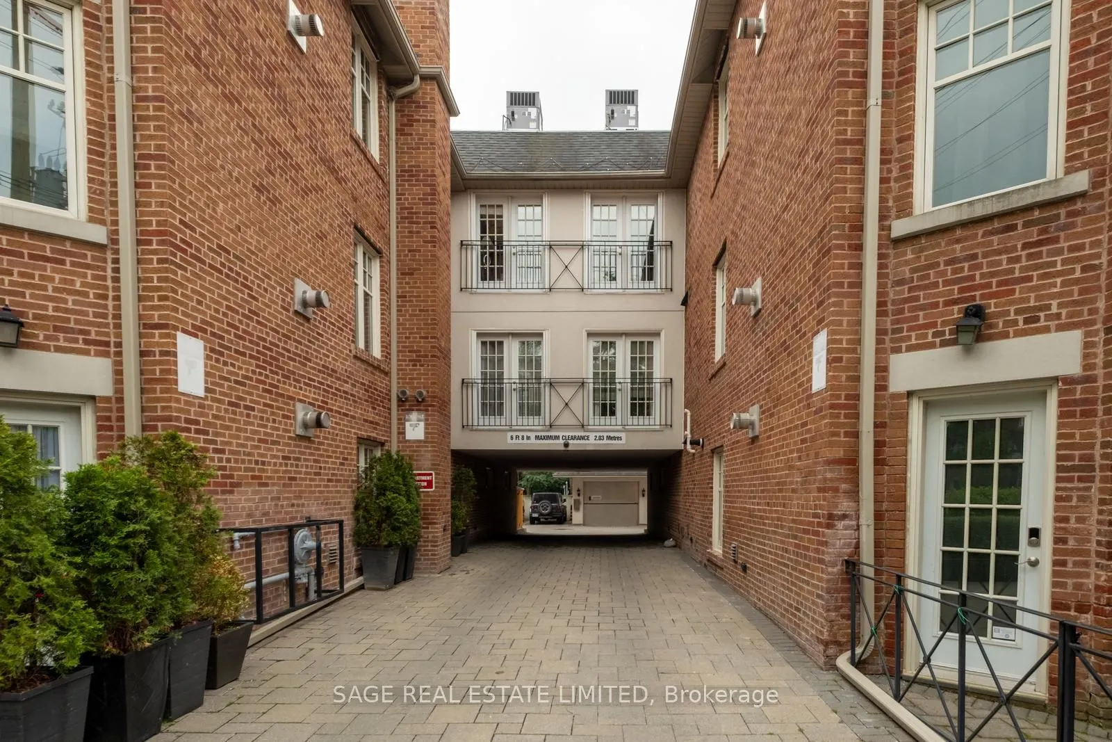 319 Lonsdale Road #3D