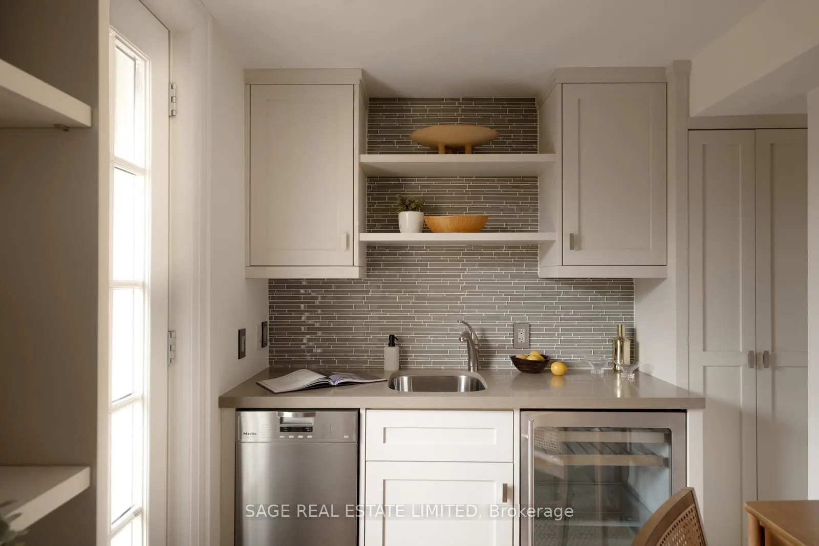 319 Lonsdale Road #3D