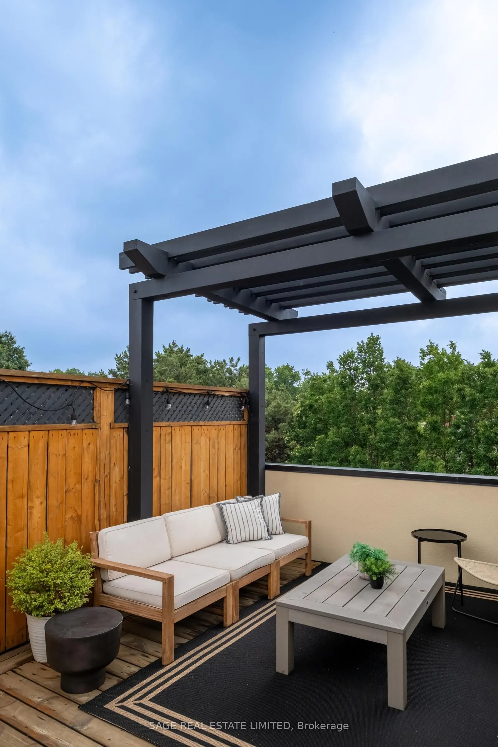 319 Lonsdale Road #3D