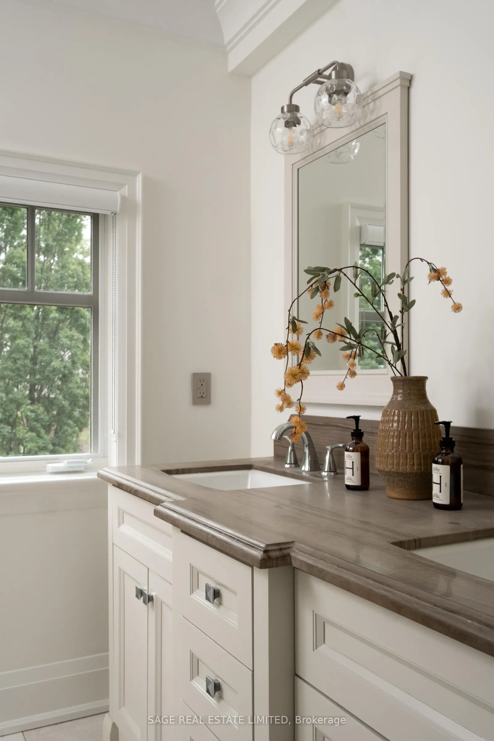 319 Lonsdale Road #3D