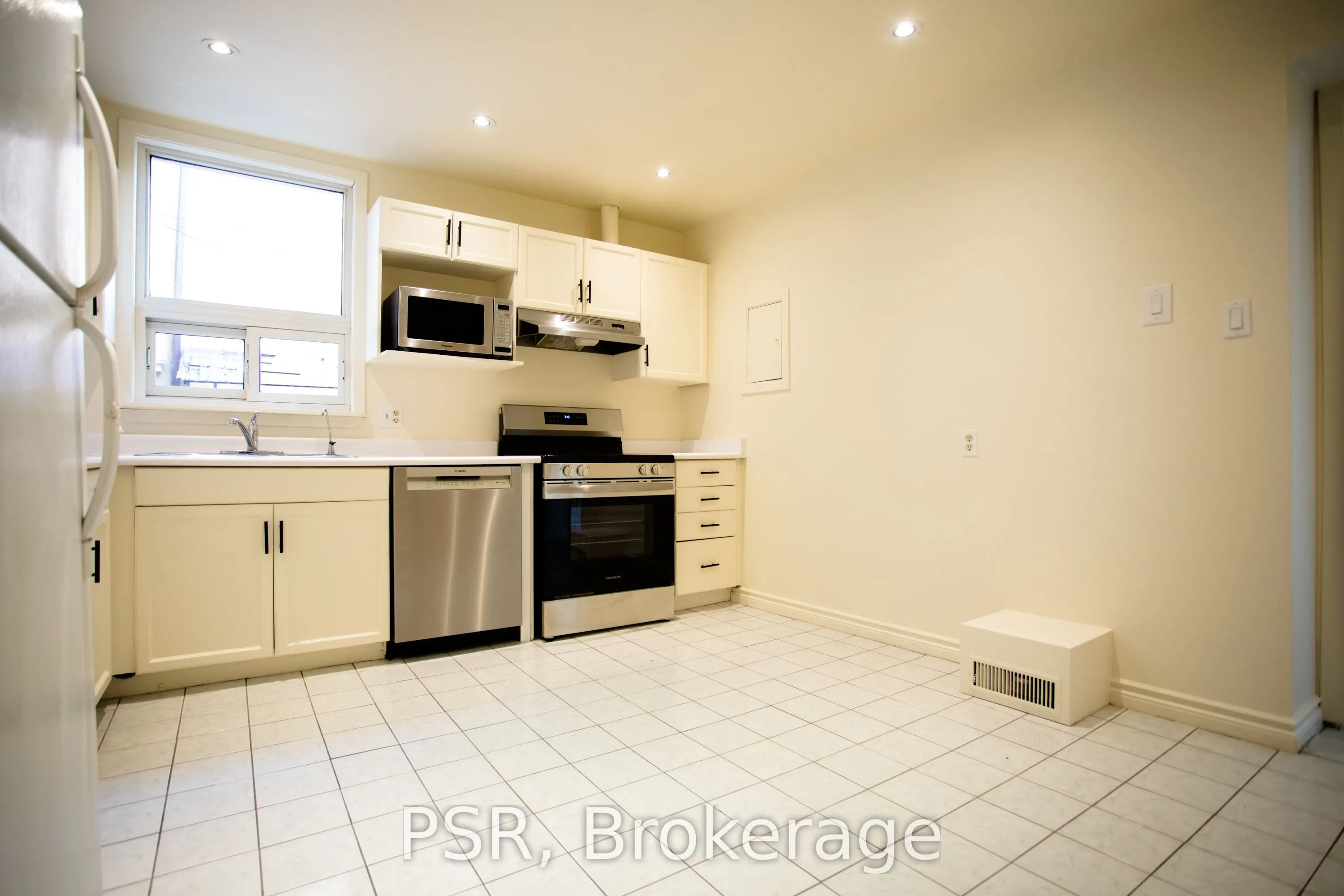 169 Concord Avenue #Laneway